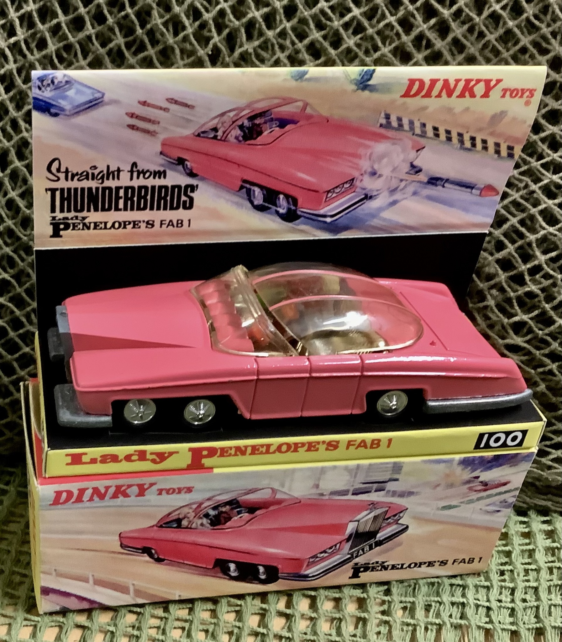 Amie's 1/18 scale Lady Penelope's Fab 1 resin car