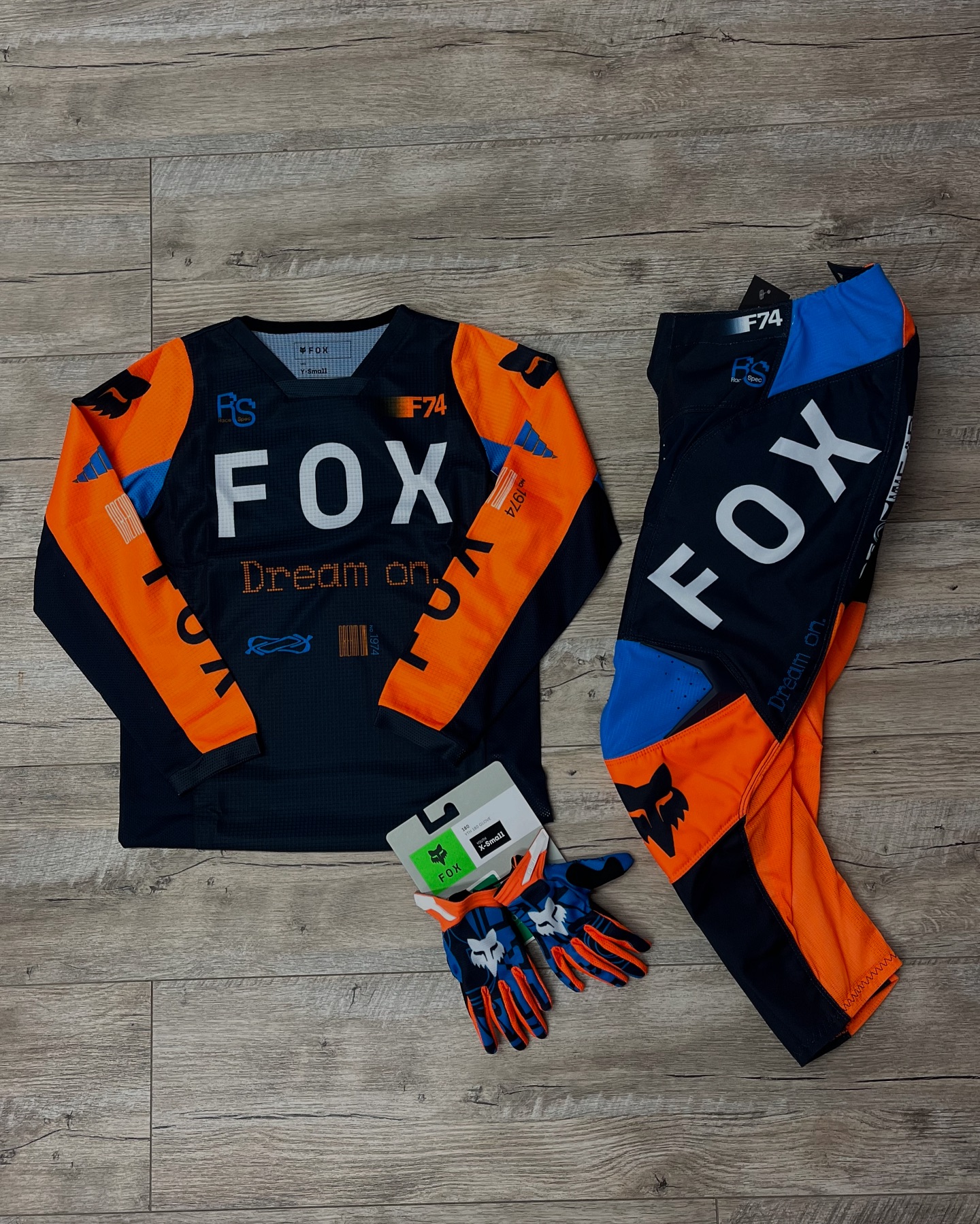 Breaking news: alien spotted wearing Fox 180 Race Spec in Midnight