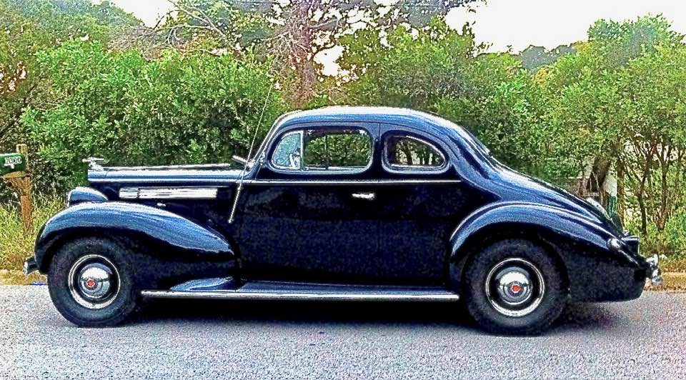 Classic Packard with inline 6-cylinder engine