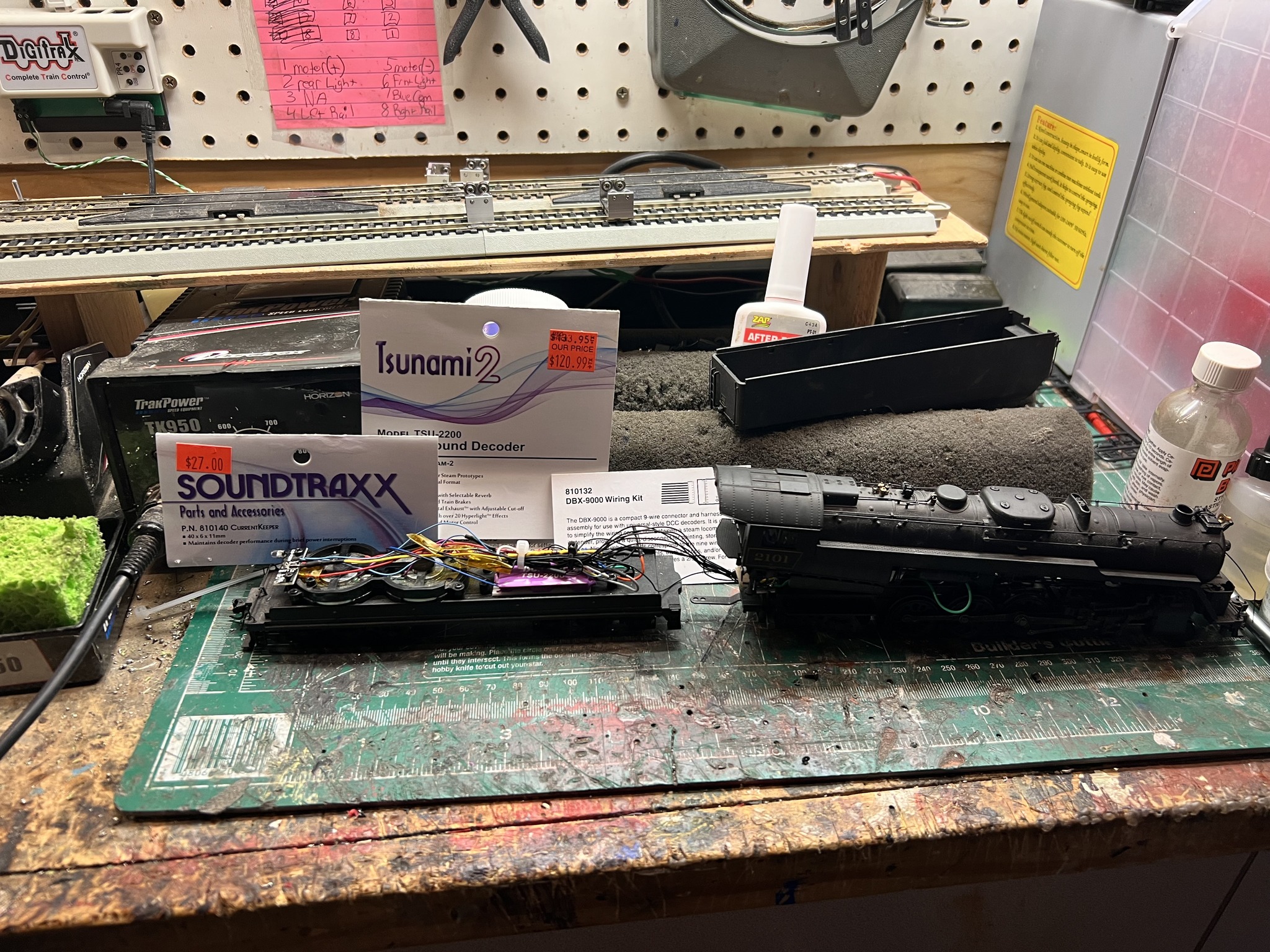 How to install Tsunami2 decoder in HO scale ES44AC BNSF 6163