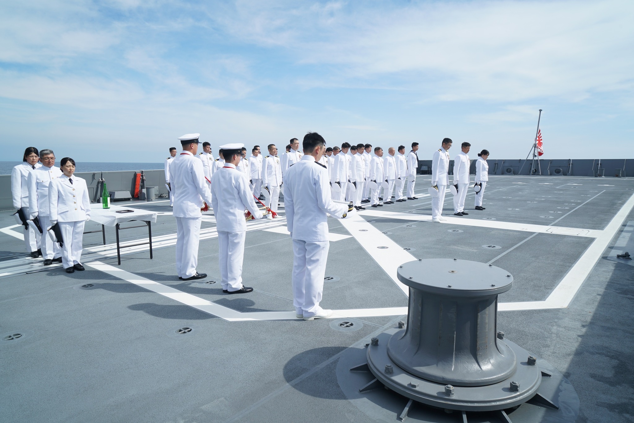 6月29日に護衛艦「ながら」は、天草沖にて、旧日本海軍軽巡洋艦「長良
