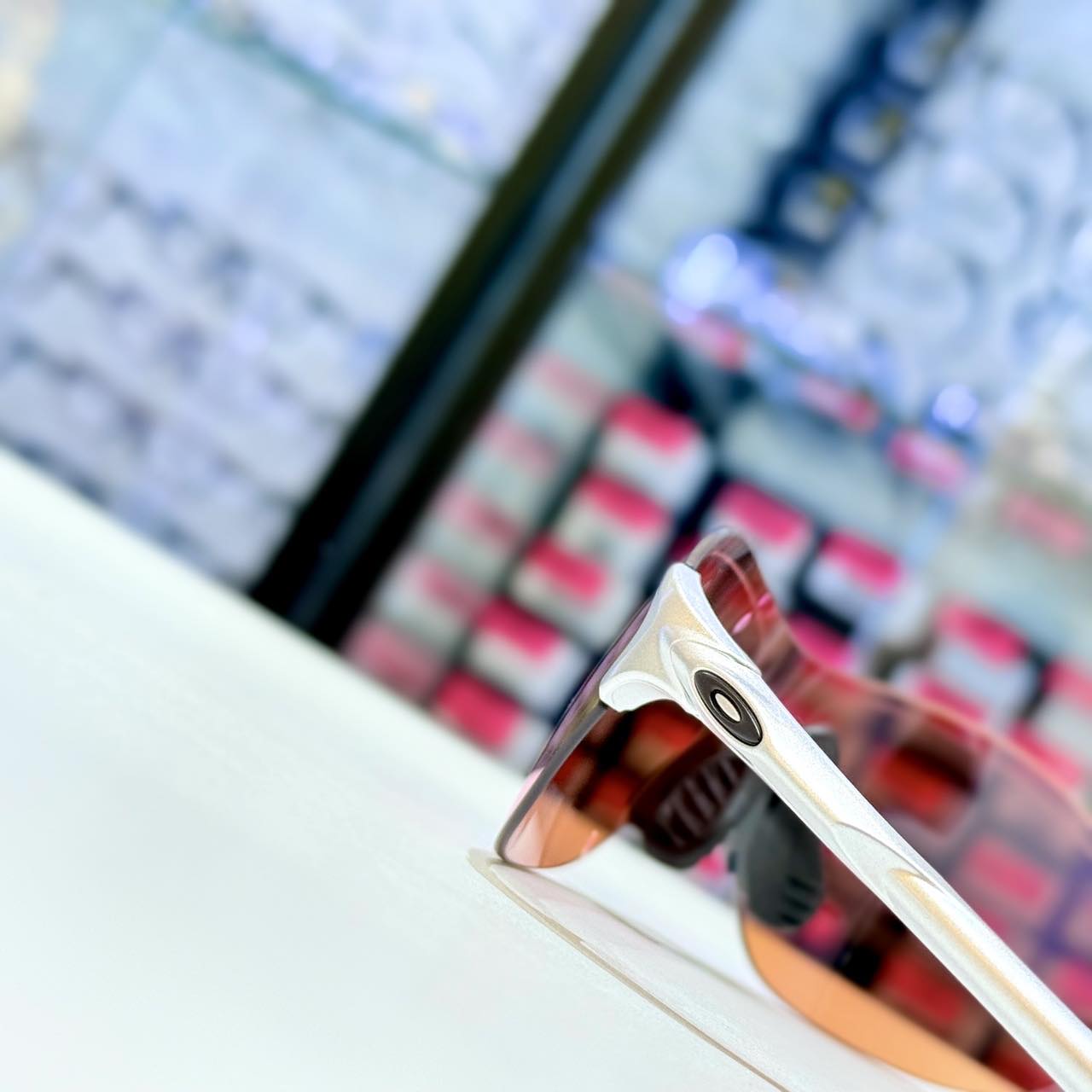 Extremely lightweight and comfortable for long wear❗️ Oakley