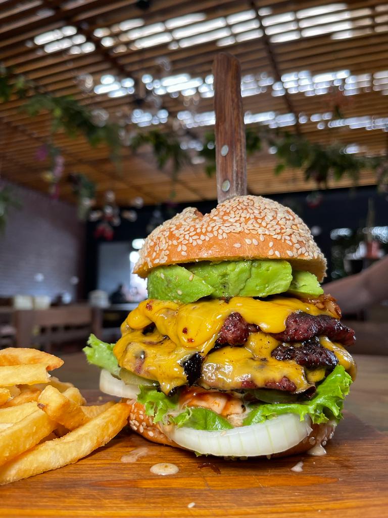 Cheesus - ⭐Abrimos a las 11am⭐ 🤩Tenemos muchos espacios... | Facebook