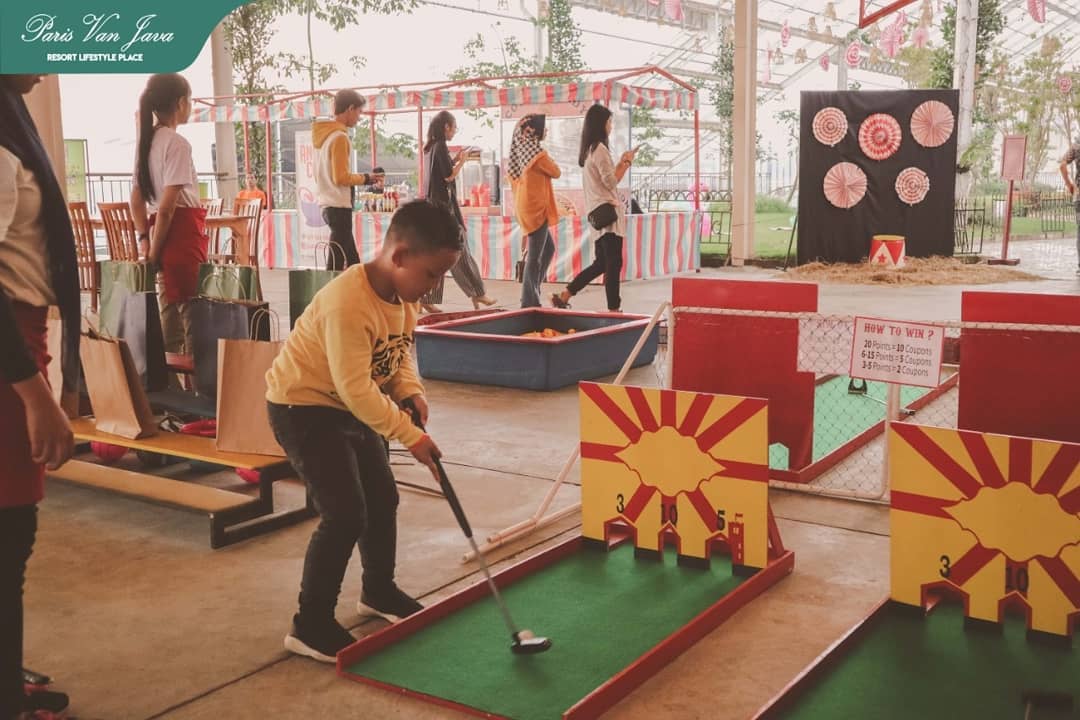 ⛳MINI GOLF⛳ . Ayo pukul dengan... - Paris Van Java (PVJ)
