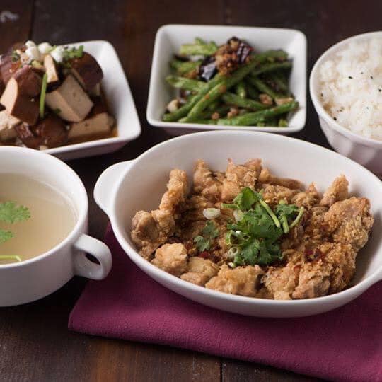 泰食尚泰式餐廳 - 上班族有福囉！2025年商業午餐出爐囉！點主餐還附飲料啊！還不快揪人吃一波，對了，現在商業午餐還送... | Facebook