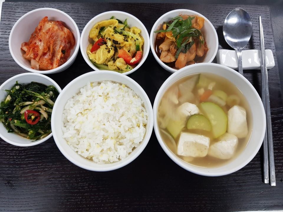 삼인요양병원 - 12월26일 중식 식단입니다. 기장밥, 순두부백탕, 닭갈비, 유부겨자채, 물파래무침, 배추김치 | Facebook