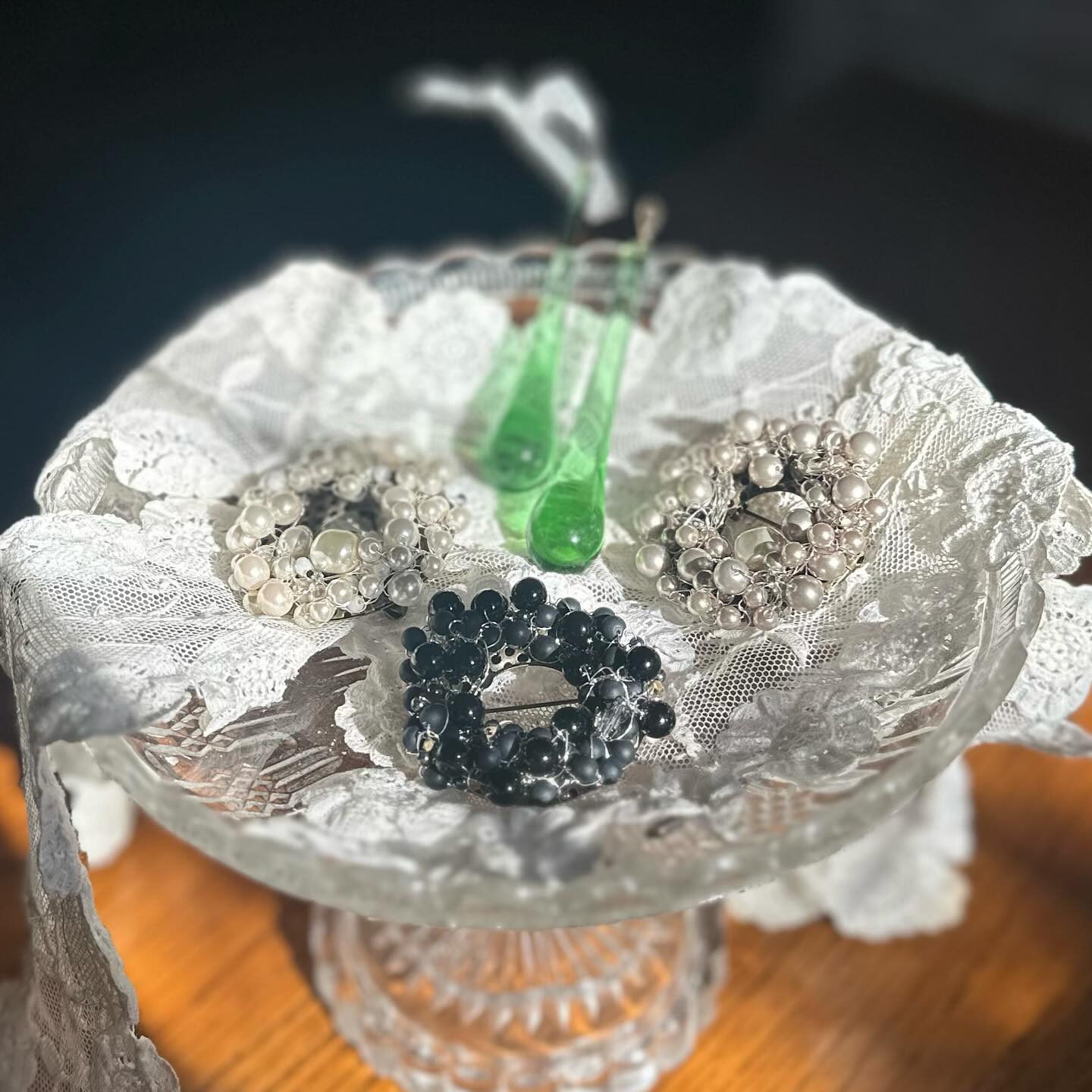 ワイヤークロッシェのブローチを作るワークショップ クリスマスリース 