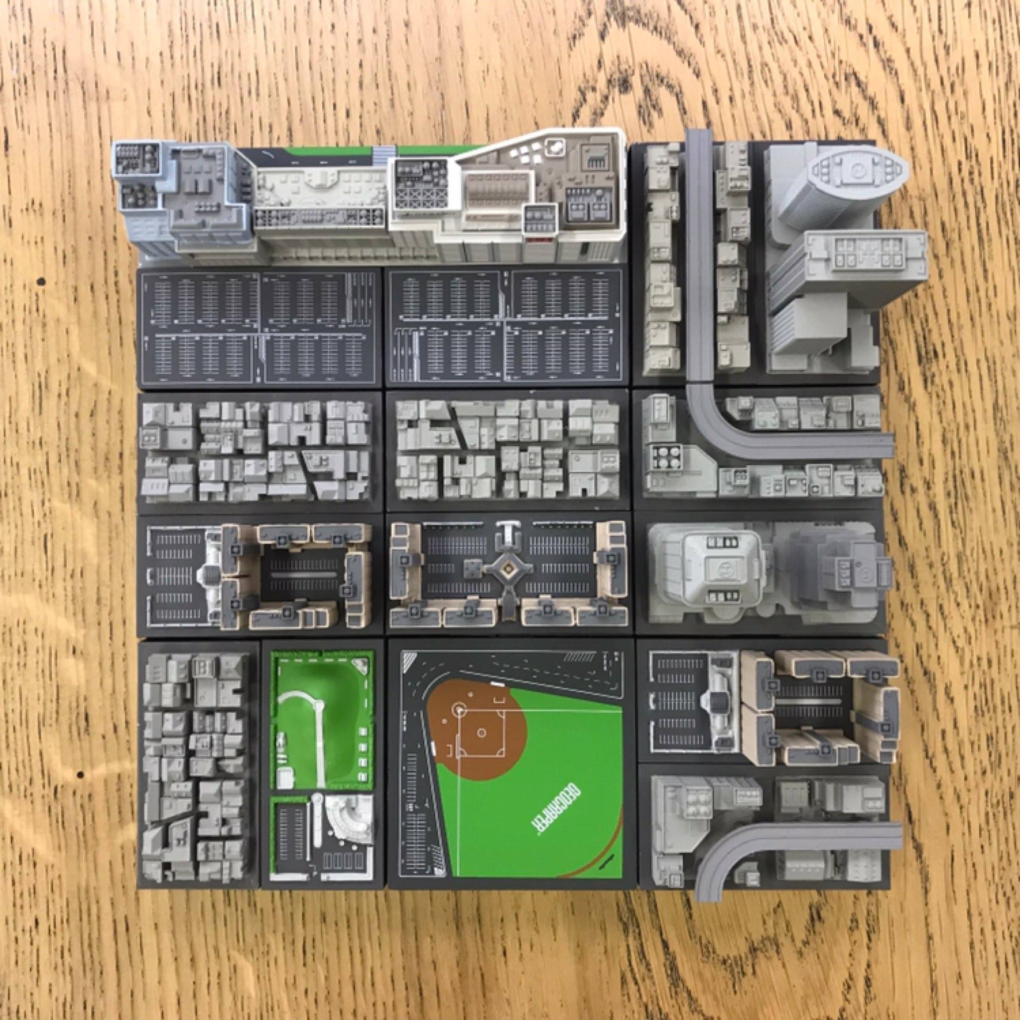 150mを1/2500スケールで6cmに縮尺して建築物をリアルなミニチュア造形 
