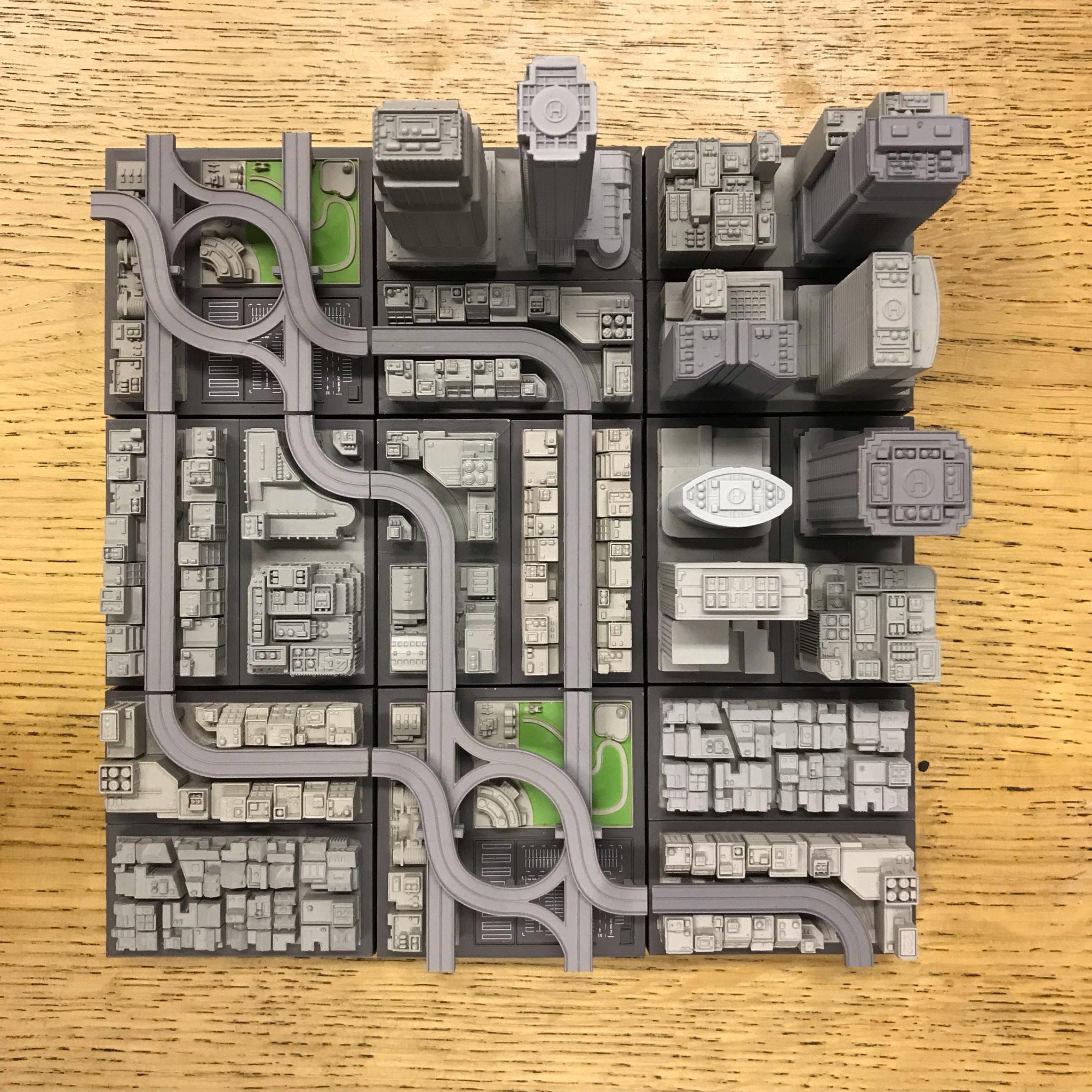 150mを1/2500スケールで6cmに縮尺して建築物をリアルなミニチュア造形 