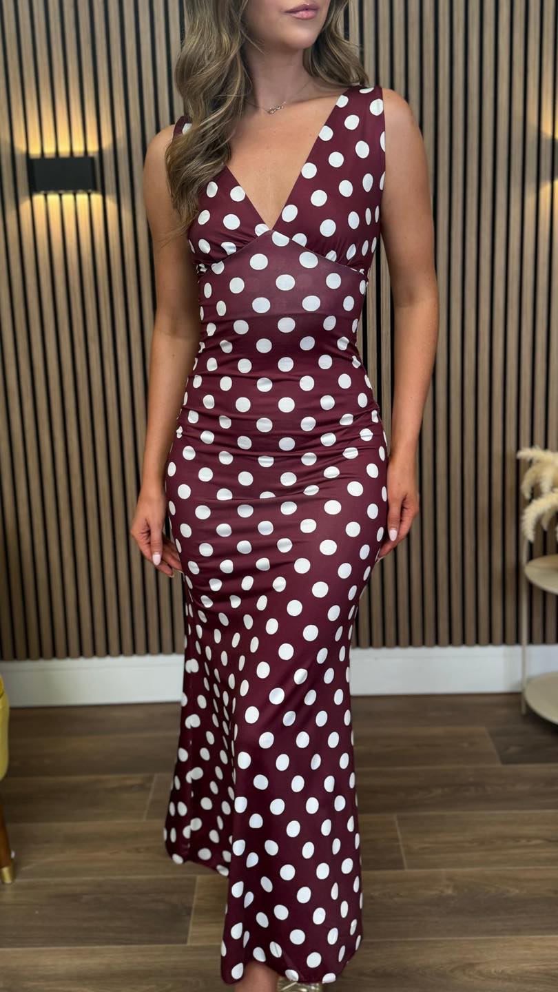 😍 Meet our gorgeous Livia Polka Dot Dress now in a beautiful Burgundy! https://getthattrend.com/collections/new-in