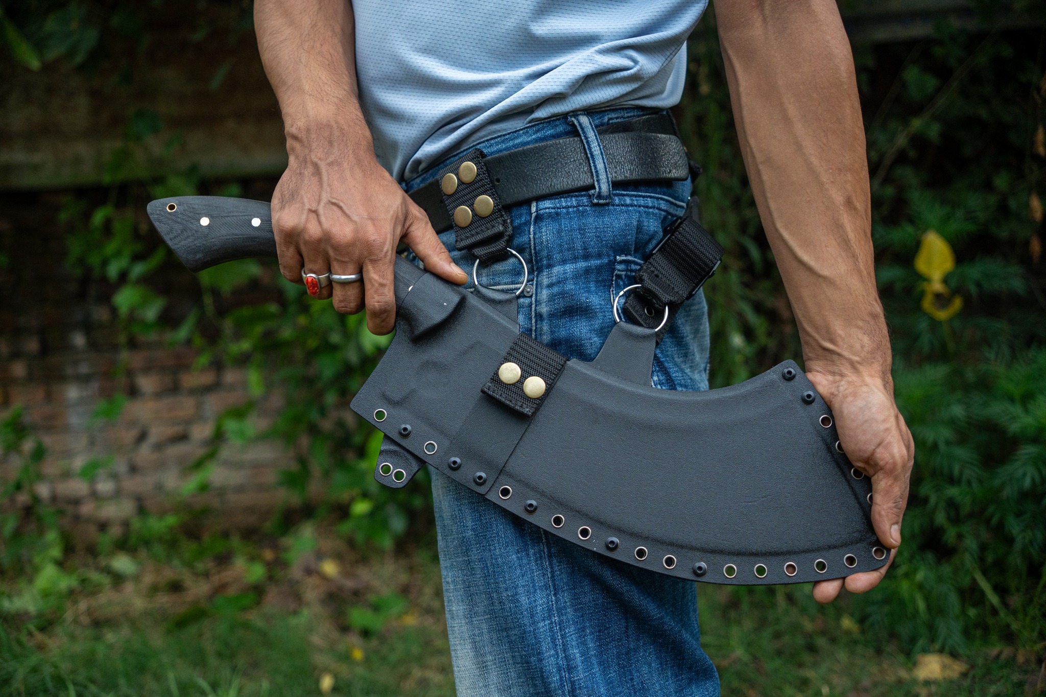 Kailash - Check out this Bush Cleaver paired with a bold kydex sheath ...