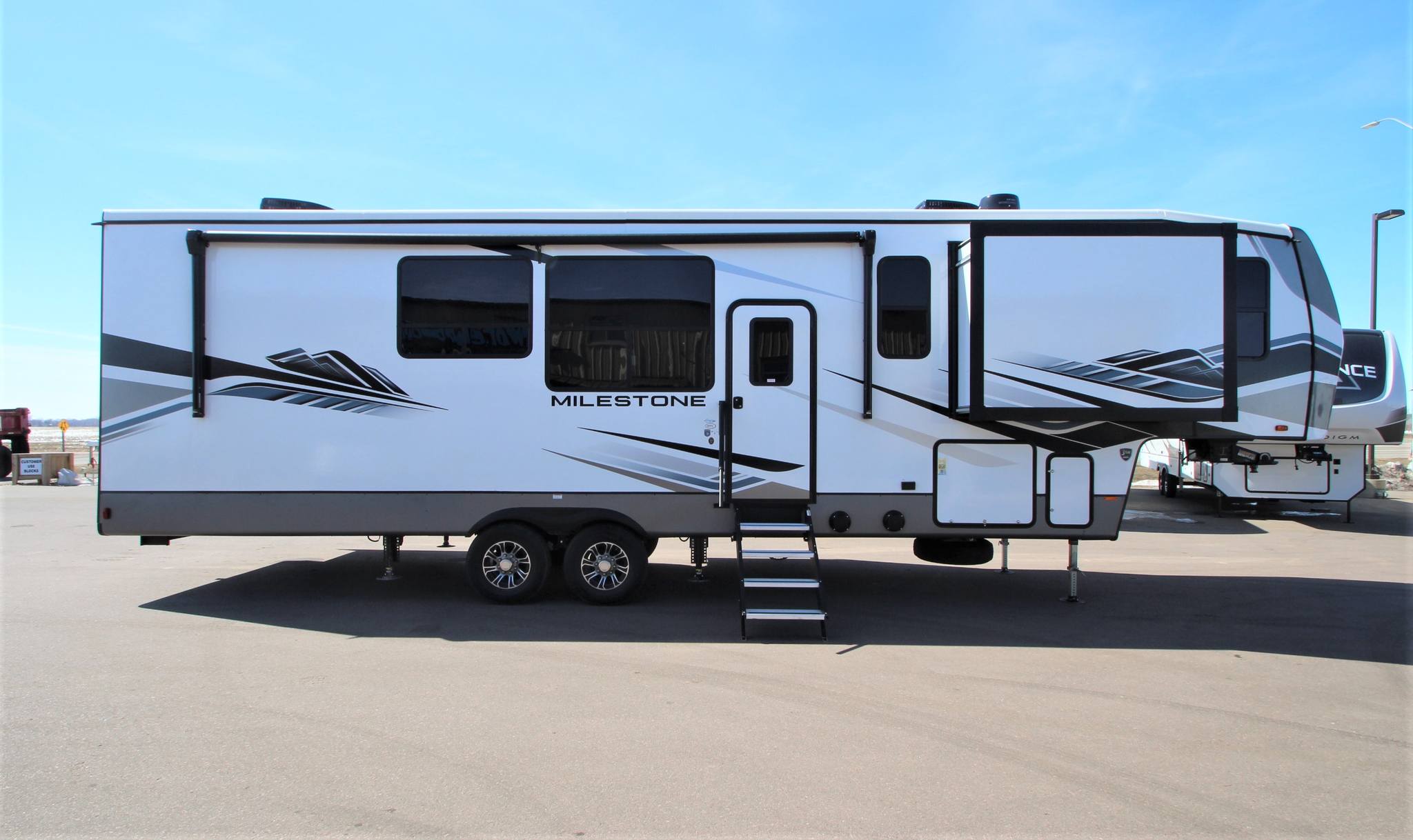 Noteboom RV - 2023 MILESTONE 321FL - FRONT LIVING w/... | Facebook