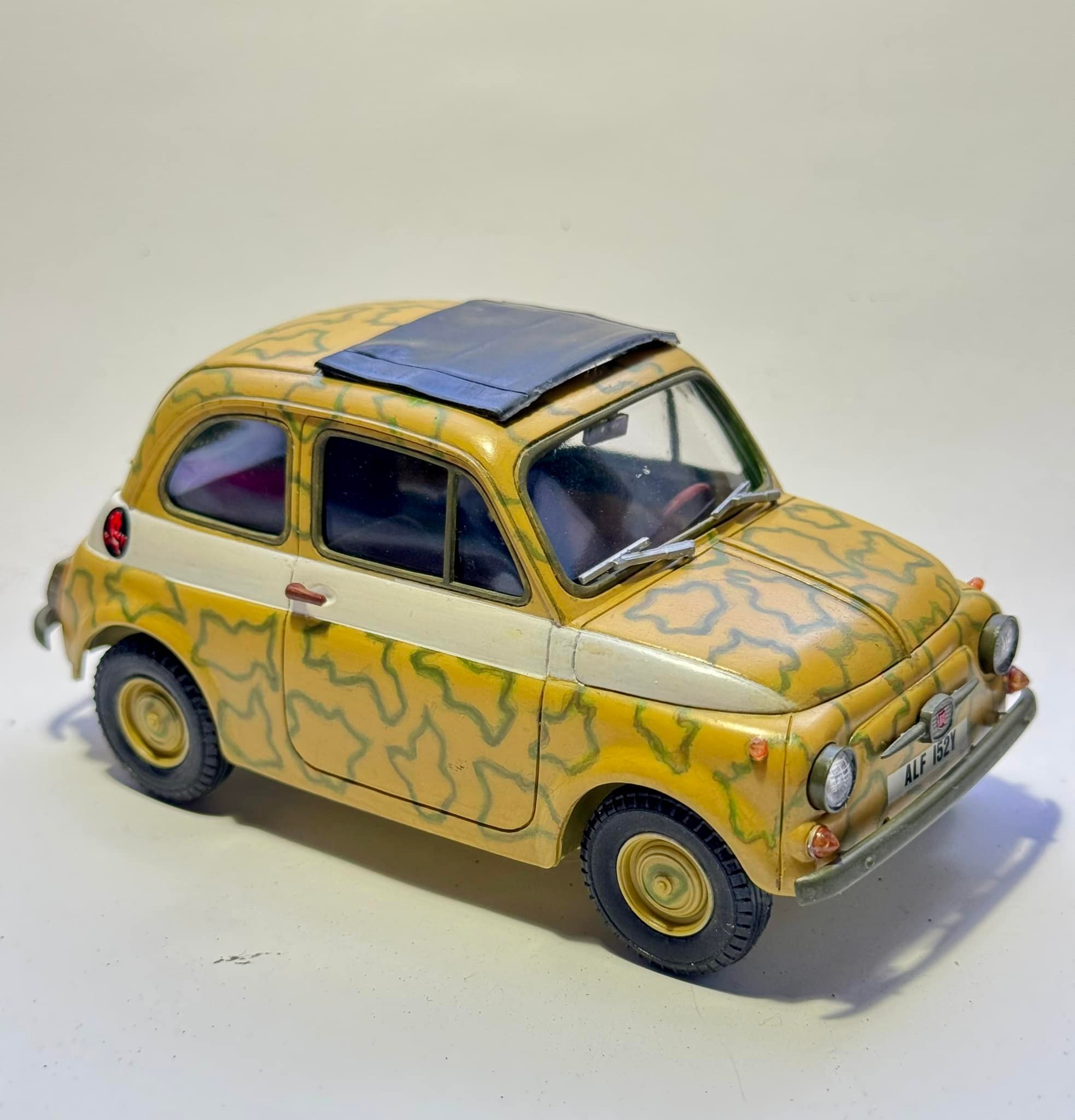 Custom painted Gunze Sangyo 1/24 Fiat 500D model