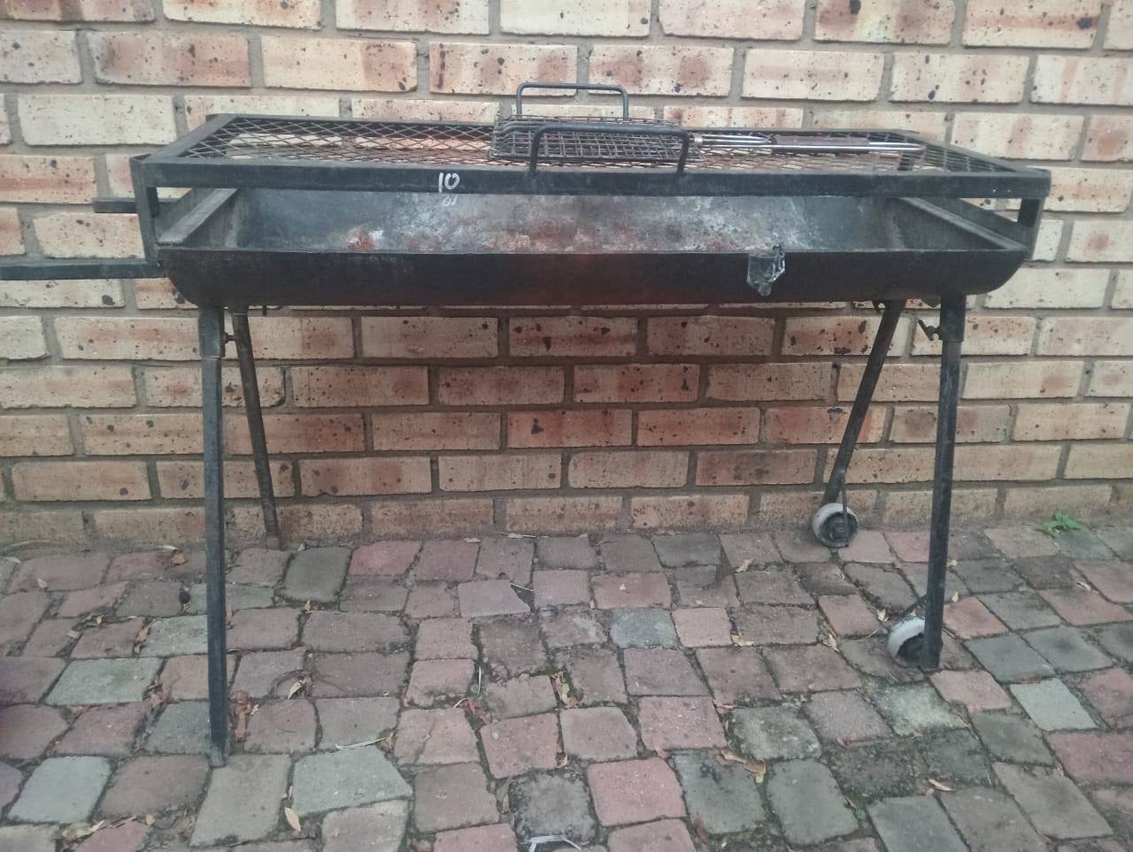 Rustenburg staan saam | Te koop: Braai met potjie stand R1000 | Facebook