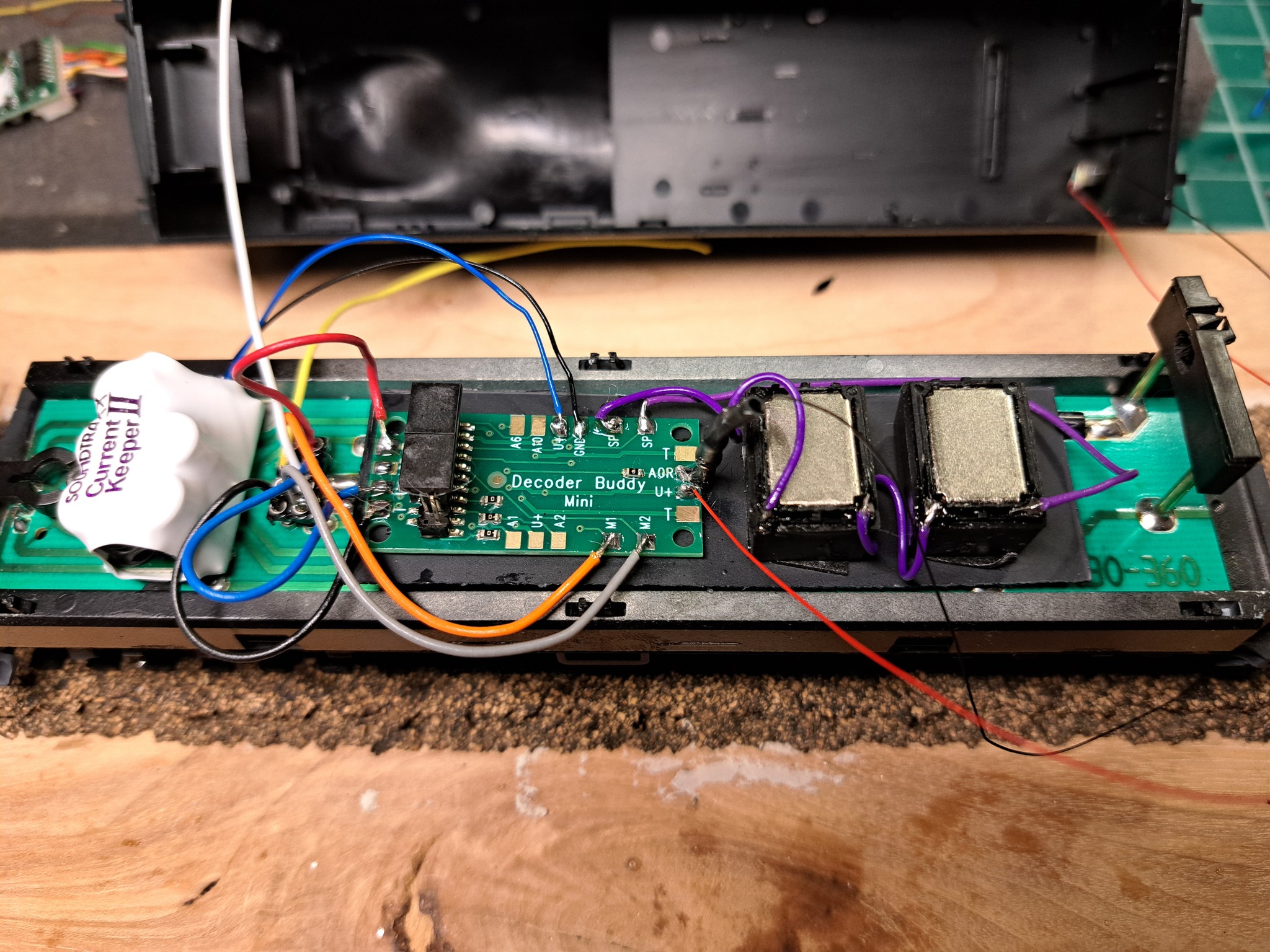 How to install Tsunami2 decoder in HO scale ES44AC BNSF 6163
