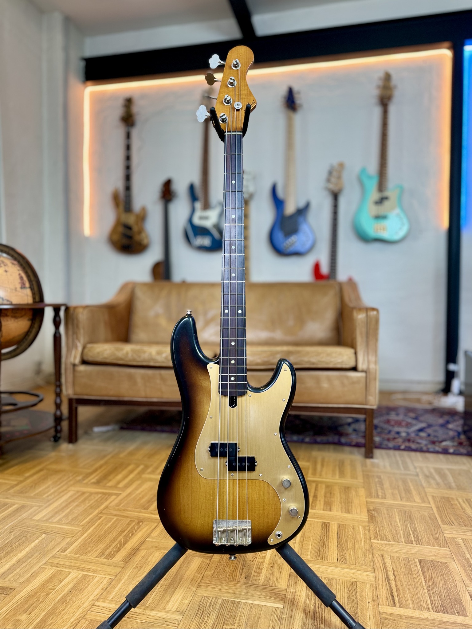 This Soulmate Classic 4 in a 2-Tone burst from De Gier Guitars is 