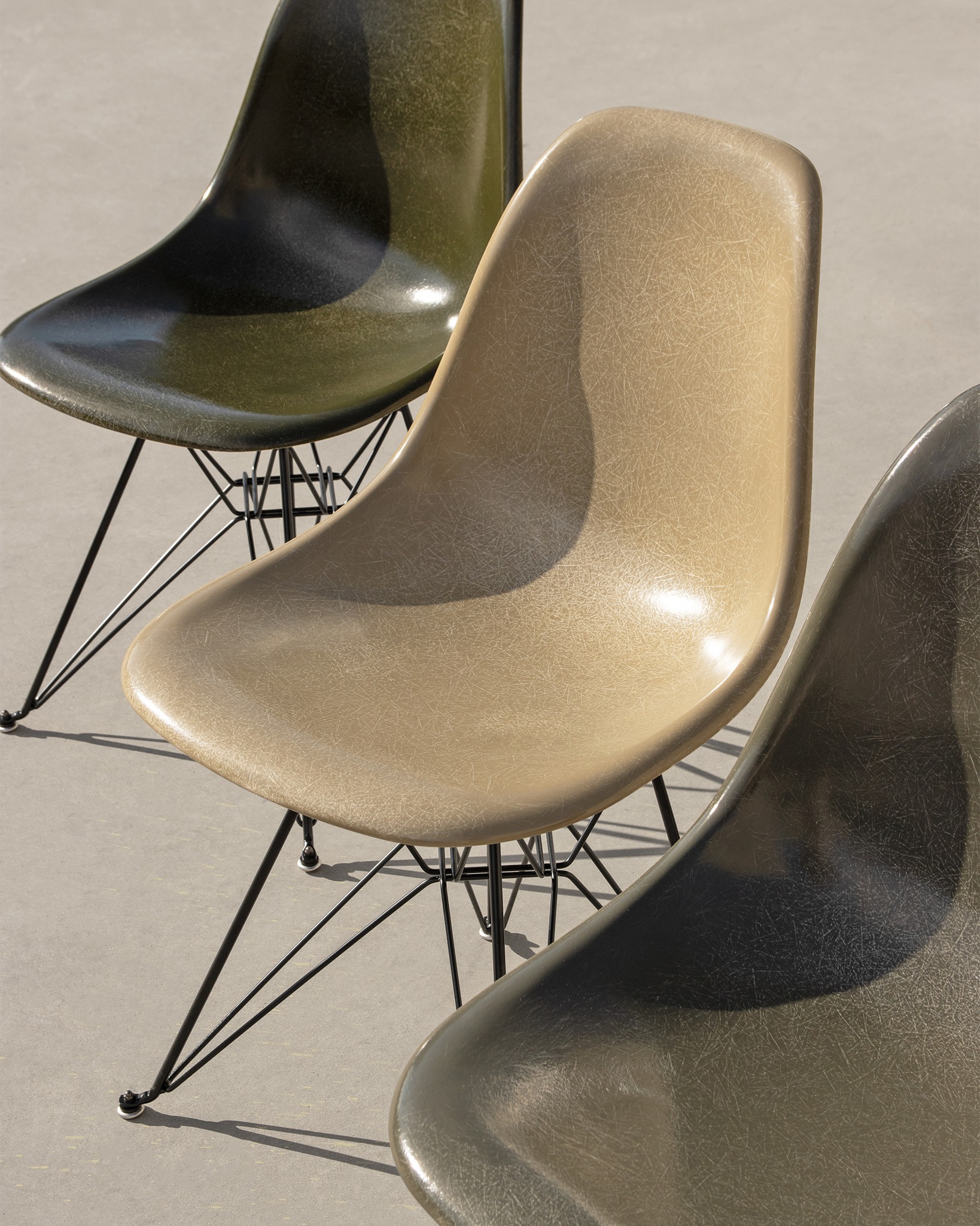 Case Study® Furniture Side Shell Chairs with Eiffel Base #modernica