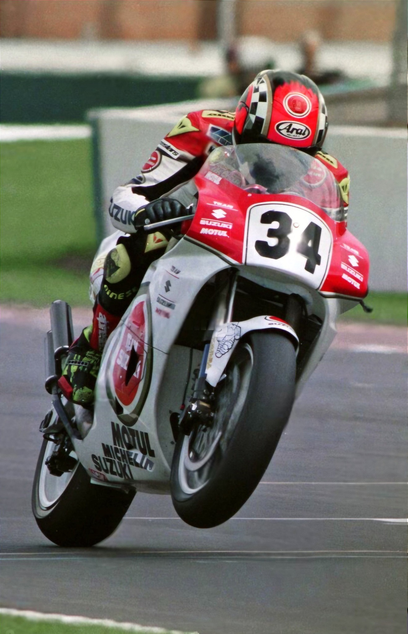 Kevin Schwantz 3️⃣4️⃣ 🇺🇲 Lucky Strike Suzuki powers his way