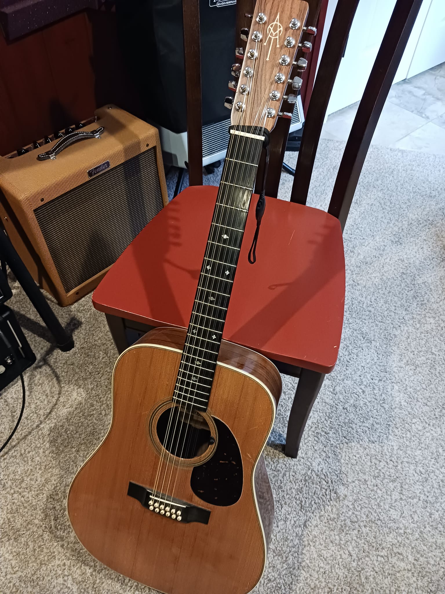 Received Alvarez Yairi gy-2e jumbo guitar
