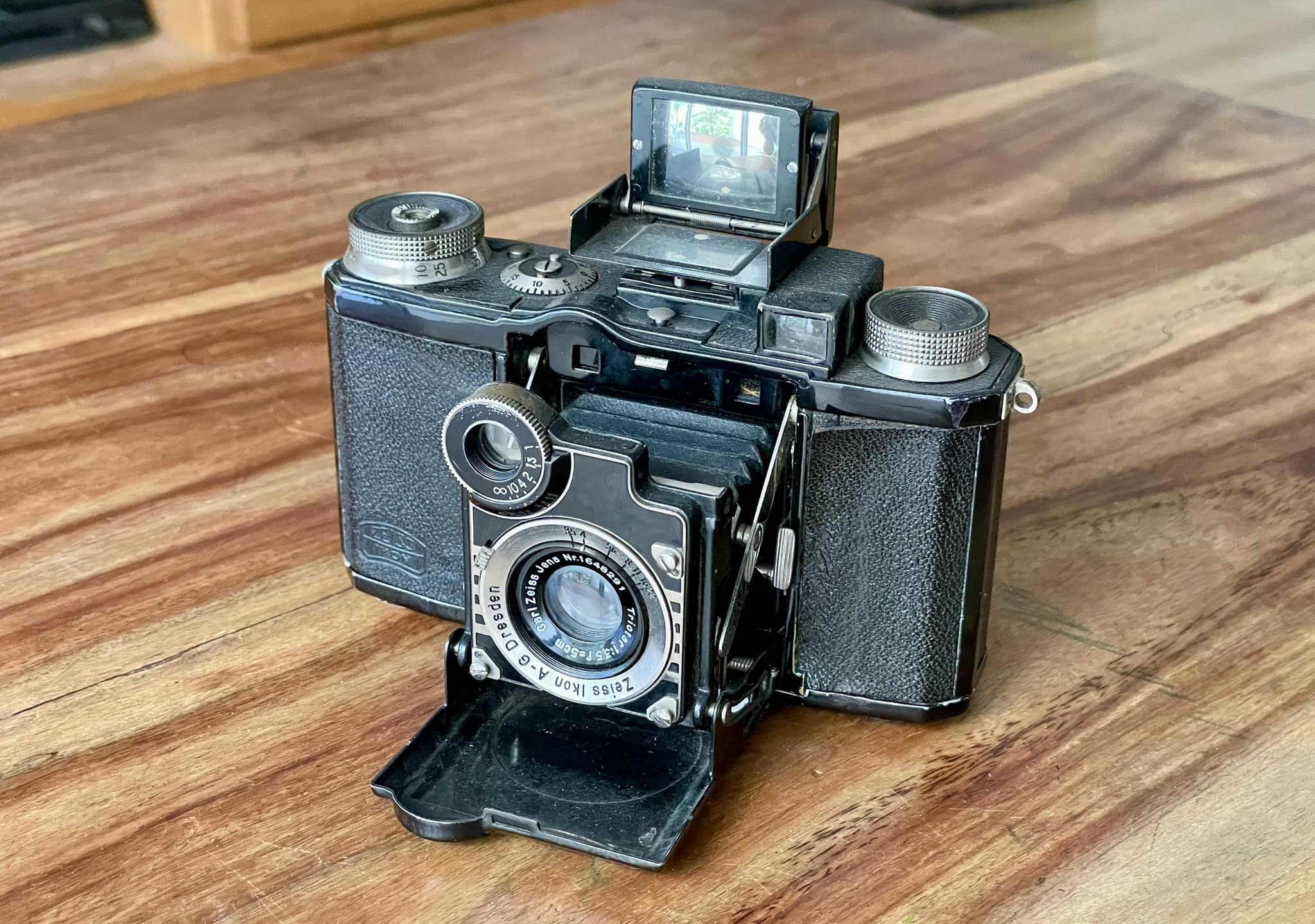 1935 Zeiss Ikon Super Nettle Camera Features and User Experiences