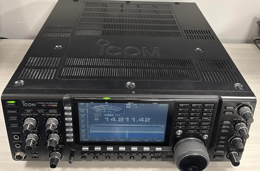 Icom IC-R8500 wide band receiver for sale