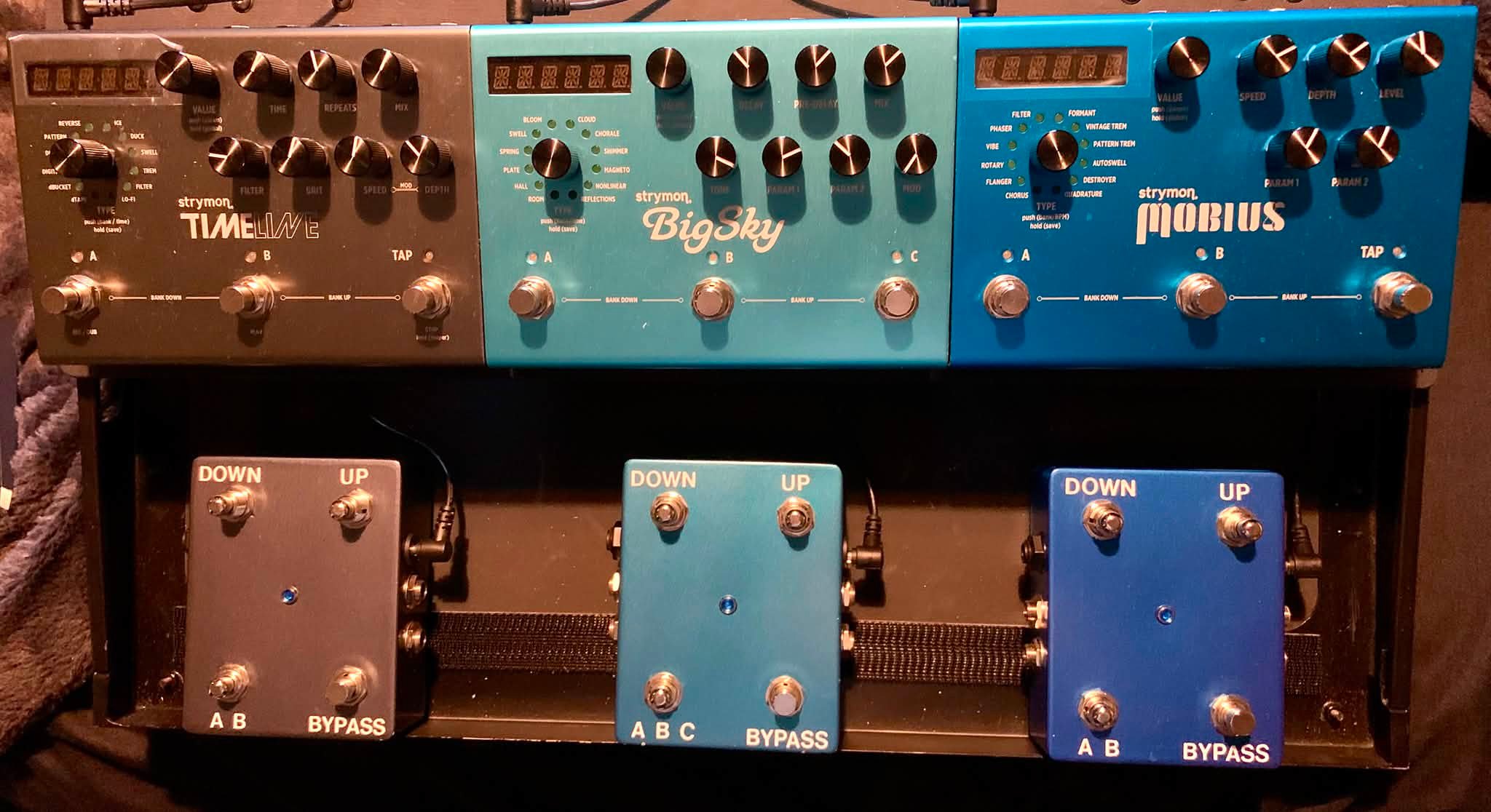 Custom Strymon pedalboard with DIY controllers for TimeLine