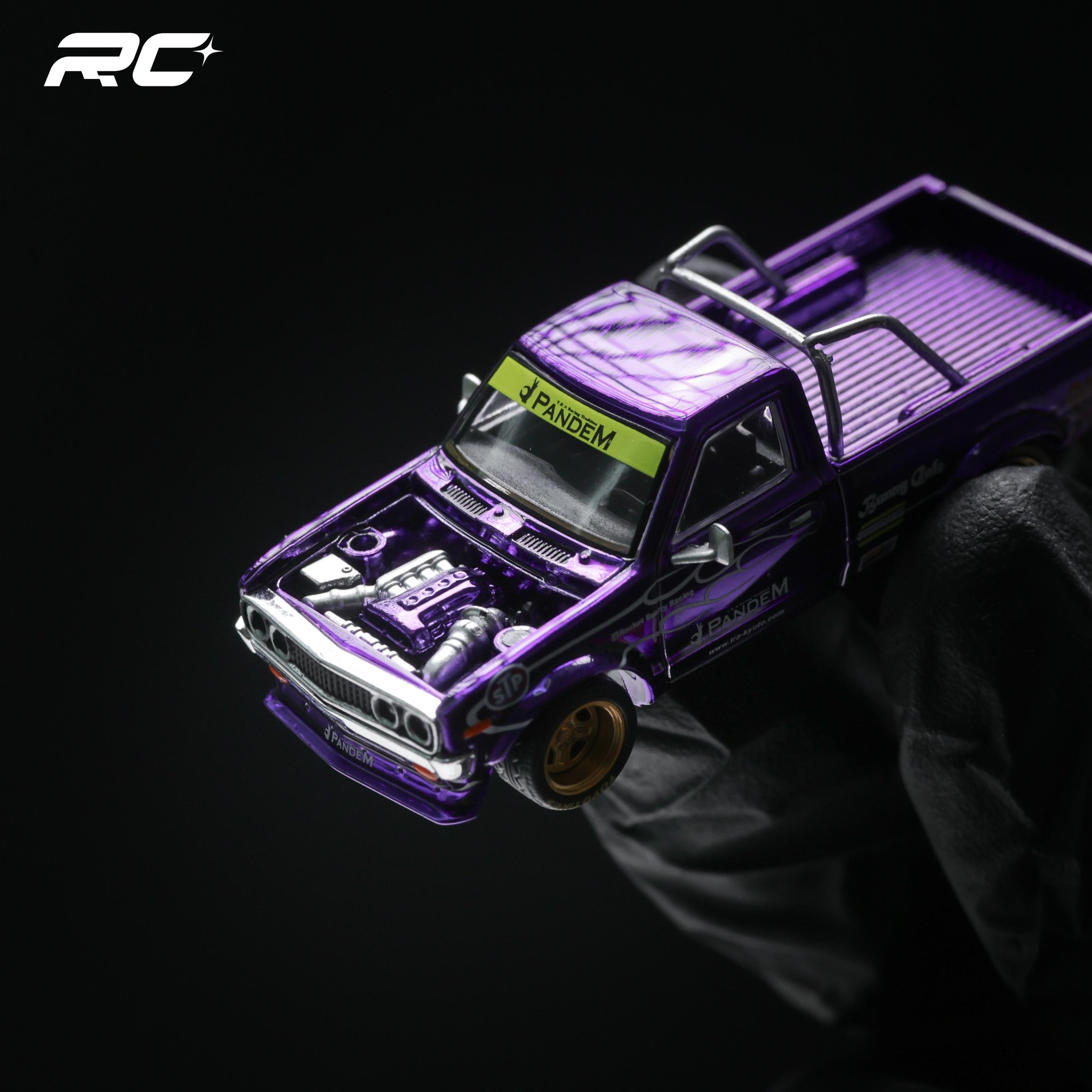 Limited edition from POP Race : Pandem Datsun 620 Tokyo Auto Salon