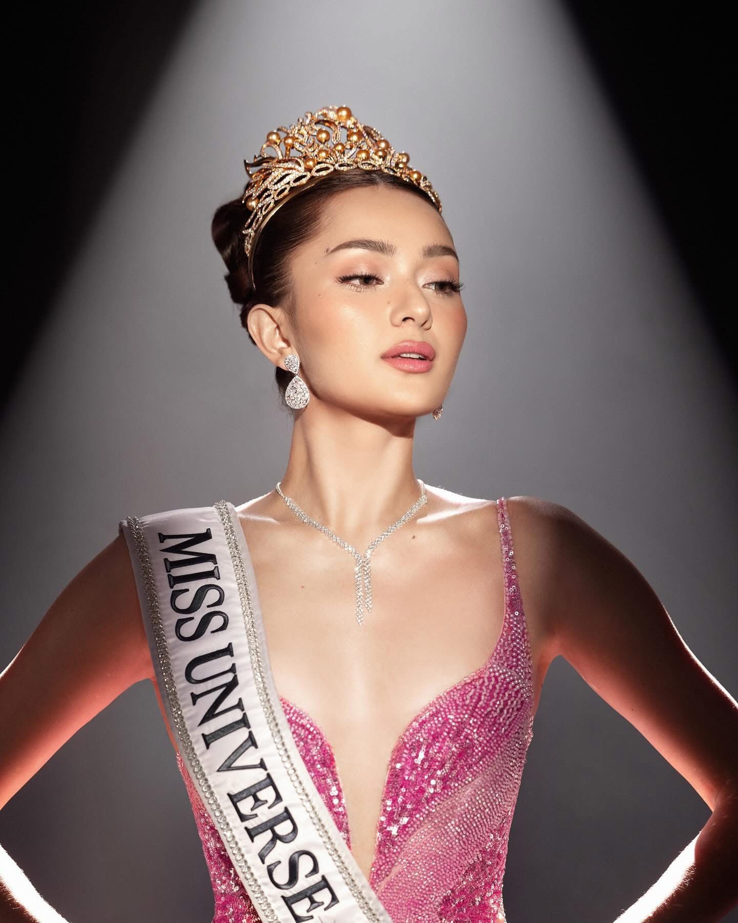 Pageant Talk - LATEST: Official First Portraits as Miss... | Facebook