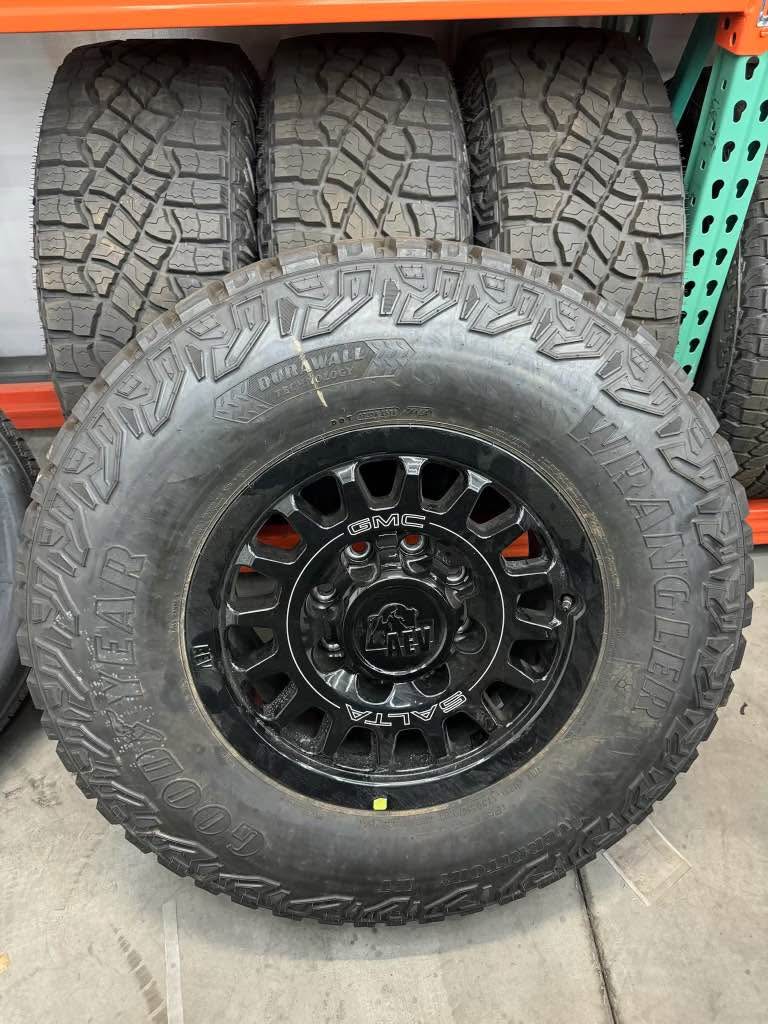 2025 GMC Sierra HD AT4X AEV Salta 18” Takeoff Wheels/Tires - Car Wheels ...
