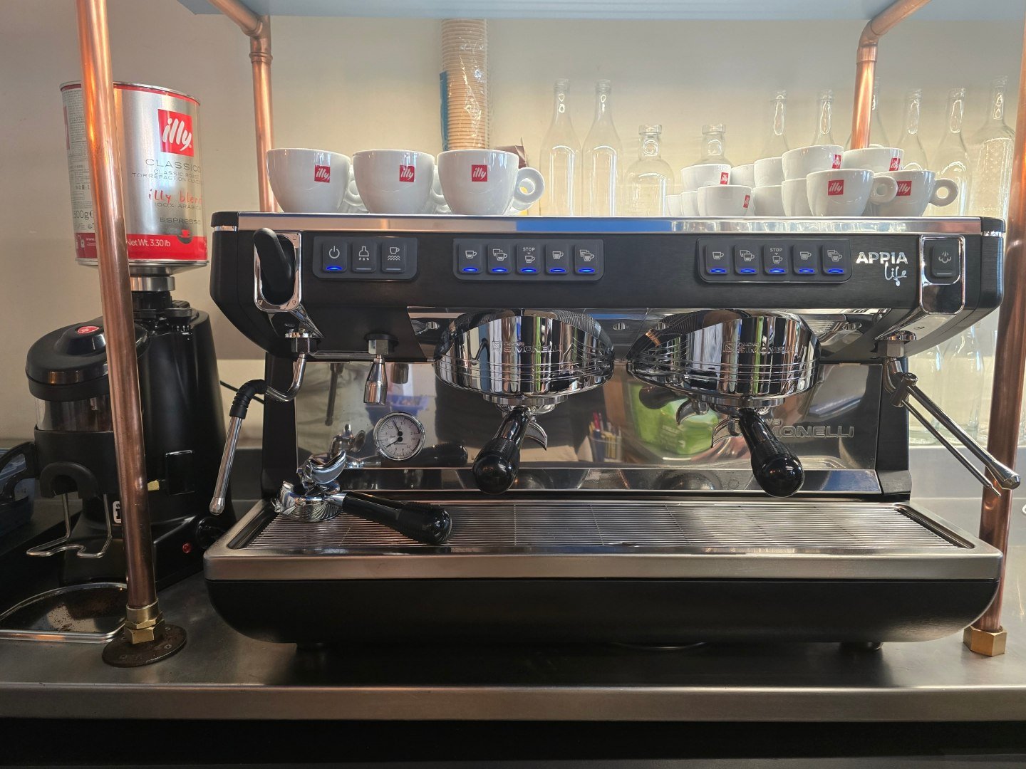 Les - @le_cafe_moliere la Rochelle, nouvelle équipe, nouvelle machine ...