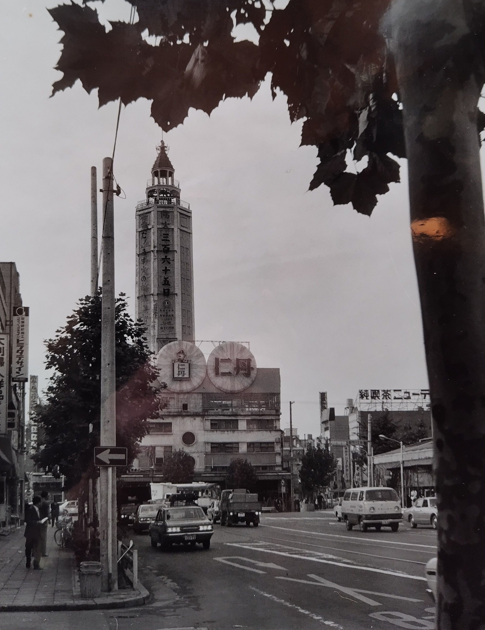 東京浅草にあった「仁丹塔」 （1972年） 森下仁丹の宣伝塔で戦後再建
