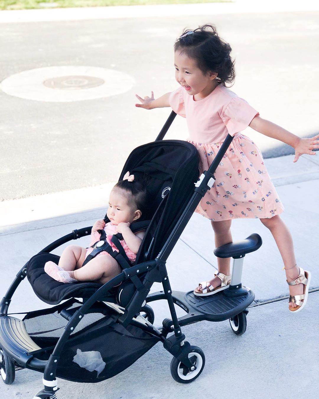 nuna exec stroller NEXT CAR SEAT size-y5 Colour:Chocolate Brown Crosshatch/ Tan 5' Round Wine and its light in your