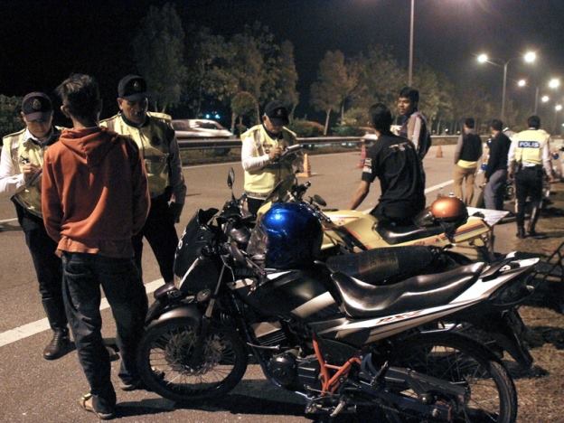 Ibu Pejabat Polis Daerah Besut Kuala Terengganu Sebanyak 123 Saman Telah Dikeluarkan Terhadap Mat Rempit Atas Pelbagai Kesalahan Trafik Dalam Op Samseng Jalanan Di Daerah Ini Sempena Aidilfitri Pegawai Turus