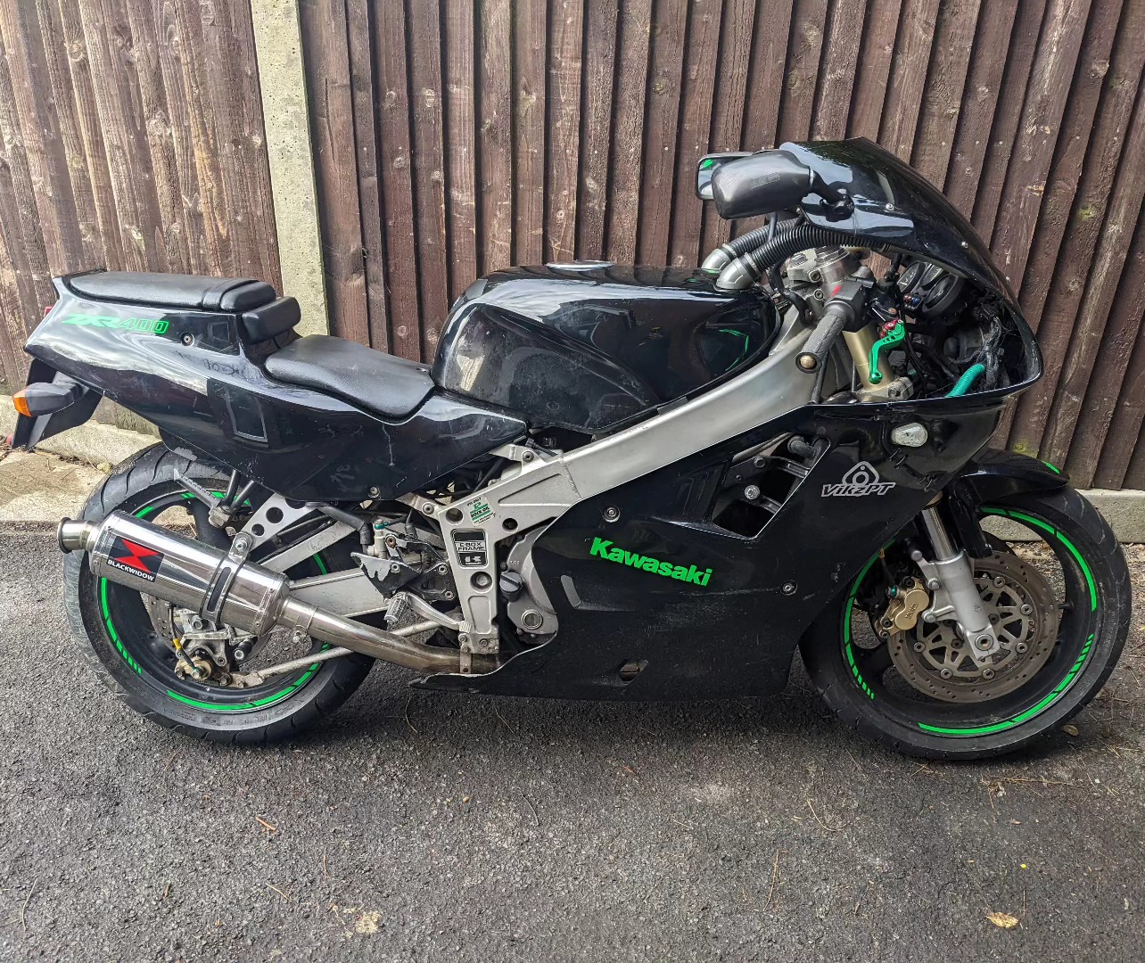 I did it again…I said ZRX but meant ZXR400R! Have to admit, I keep