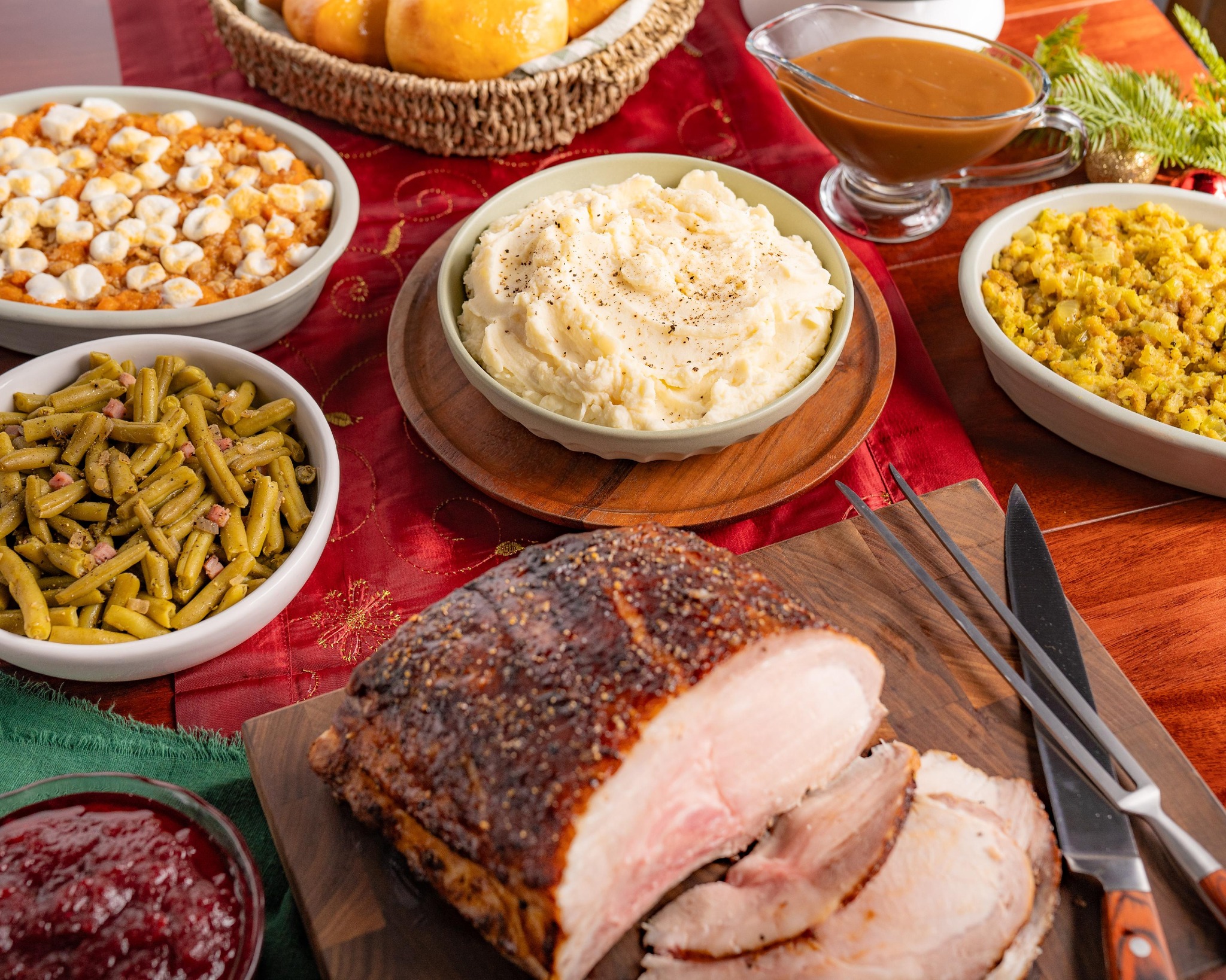 Easy Thanksgiving dinner with Golden Corral's meals to-go