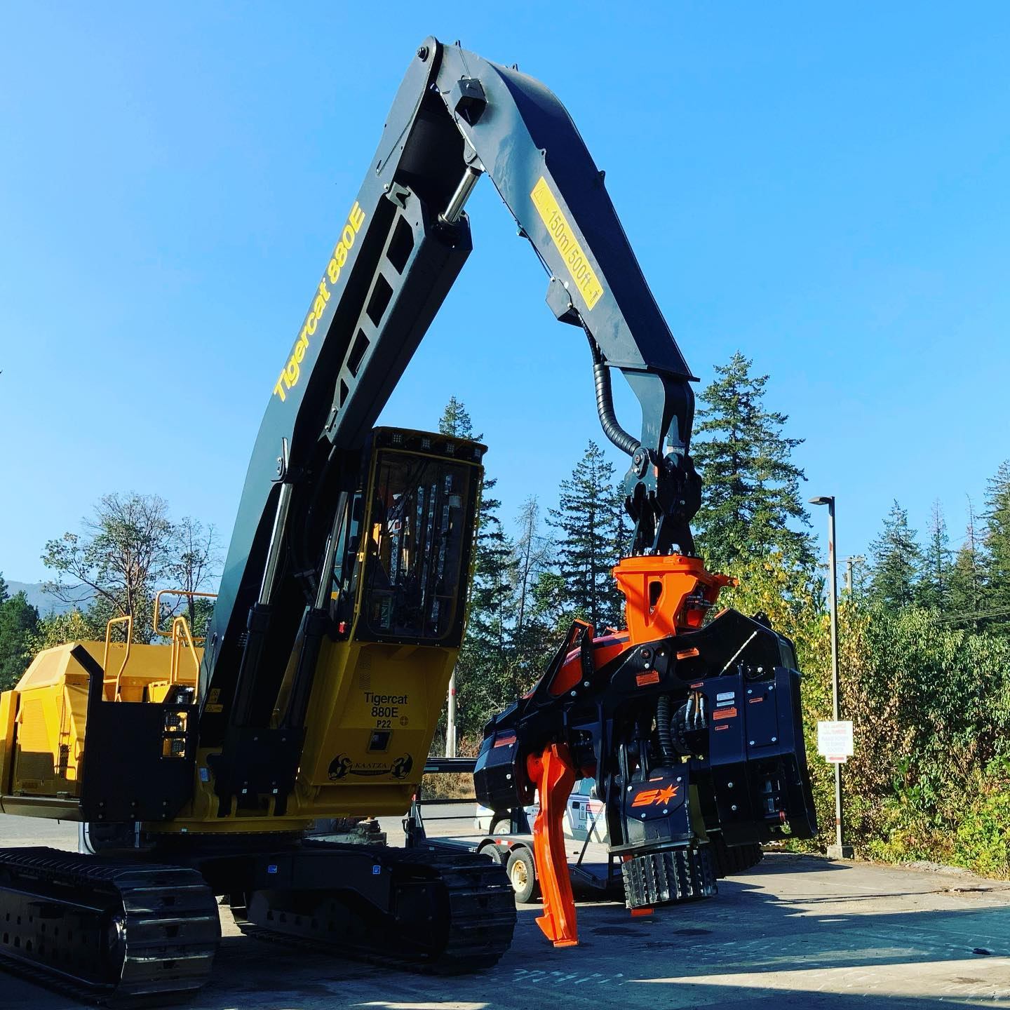 Tŝideldel crews rely on teamwork to get the job done TUESDAY on a new ...