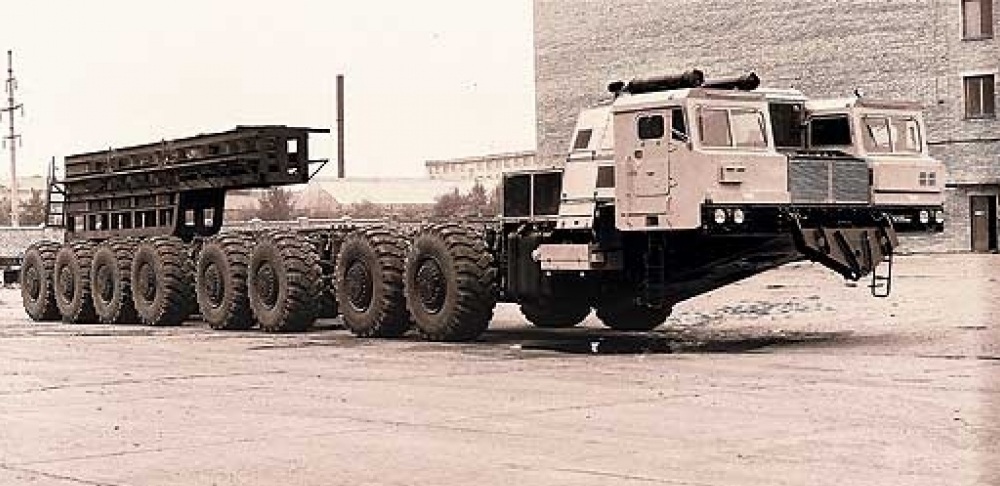 Russian - Soviet MAZ-7906 16x16 Truck.. 😮 42.4 Liter Turbo-charged V12 ...