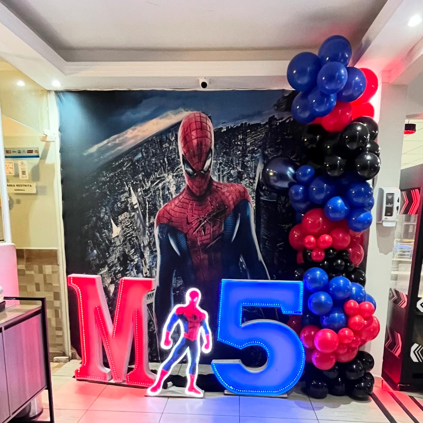 Buffet - Nossa entrada PERSONALIZADA com letras iluminadas e painel com ...