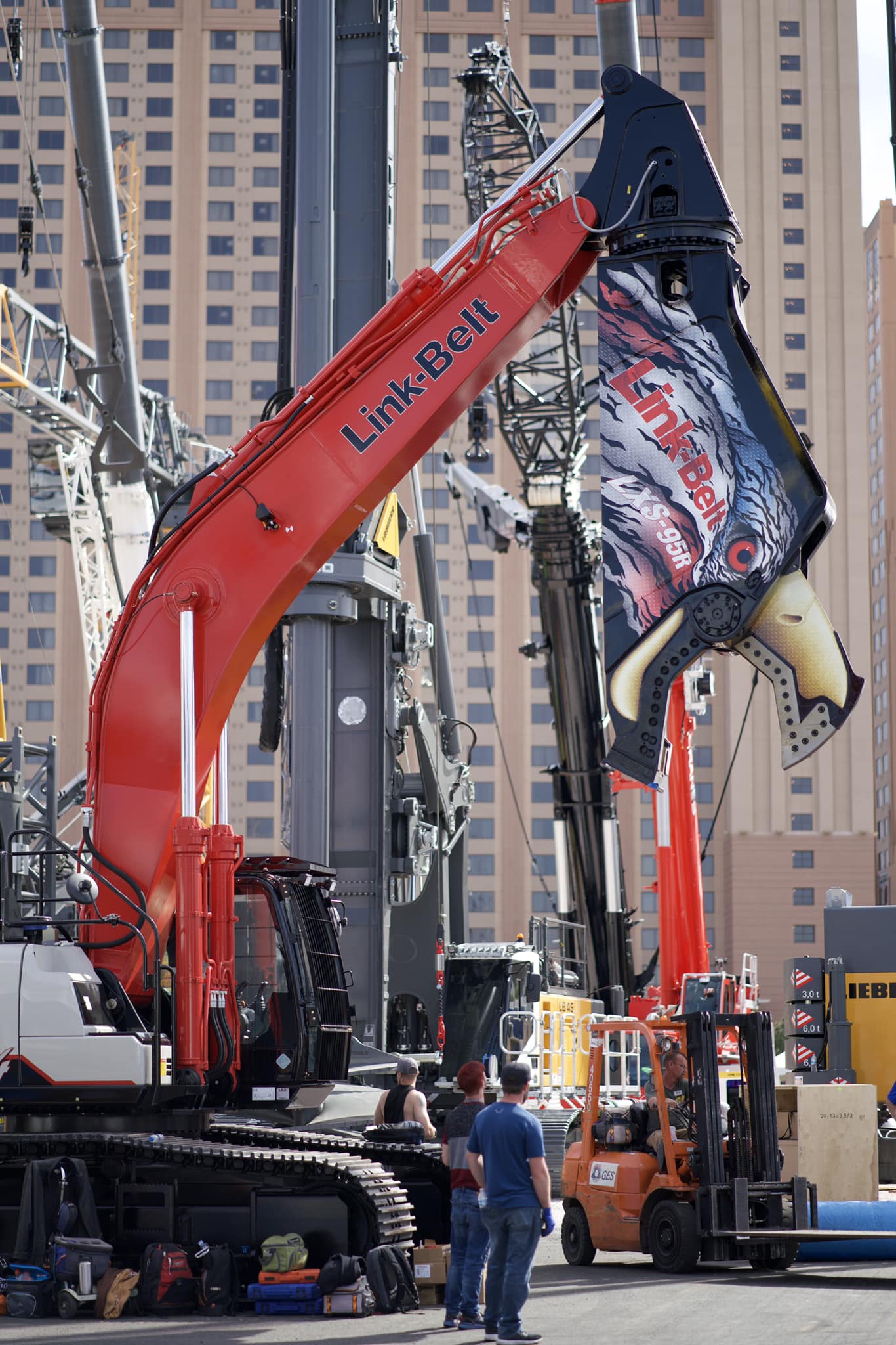 Link-Belt excavator with demolition shears at Conexpo 2020