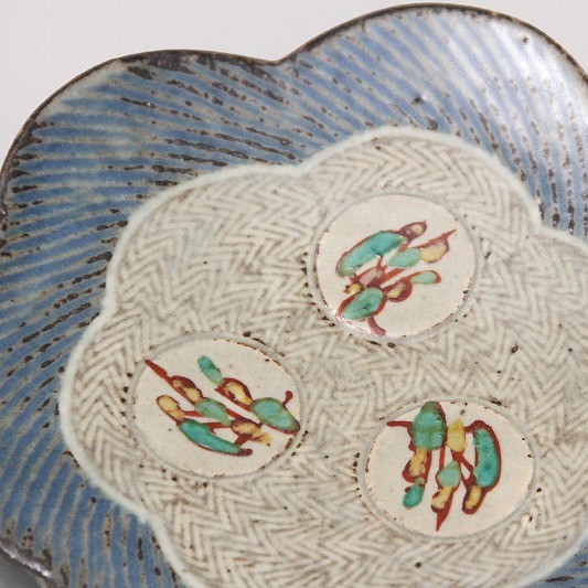 島岡 達三 「象嵌赤絵草花文花型組皿6客組」 】 径21.5cm 高さ2.8cm