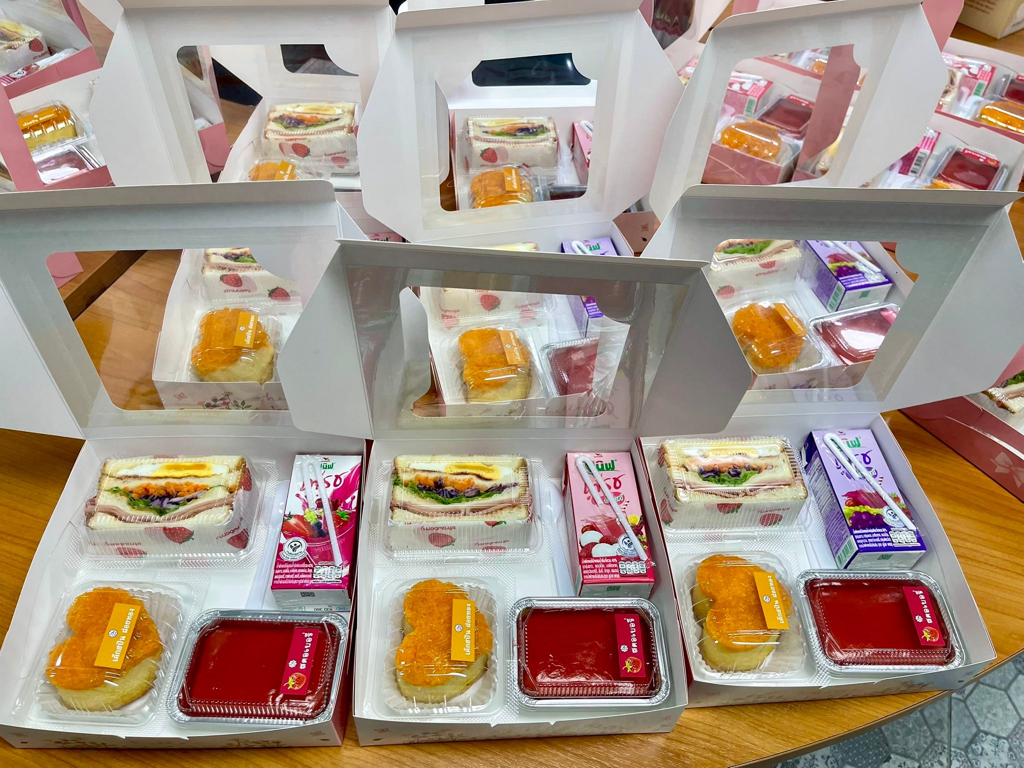 Bakery Lover Halal Bakery ฮาลาลเบเกอรี่ & Snack Box สแน็คบ๊อกซ์ added a ...