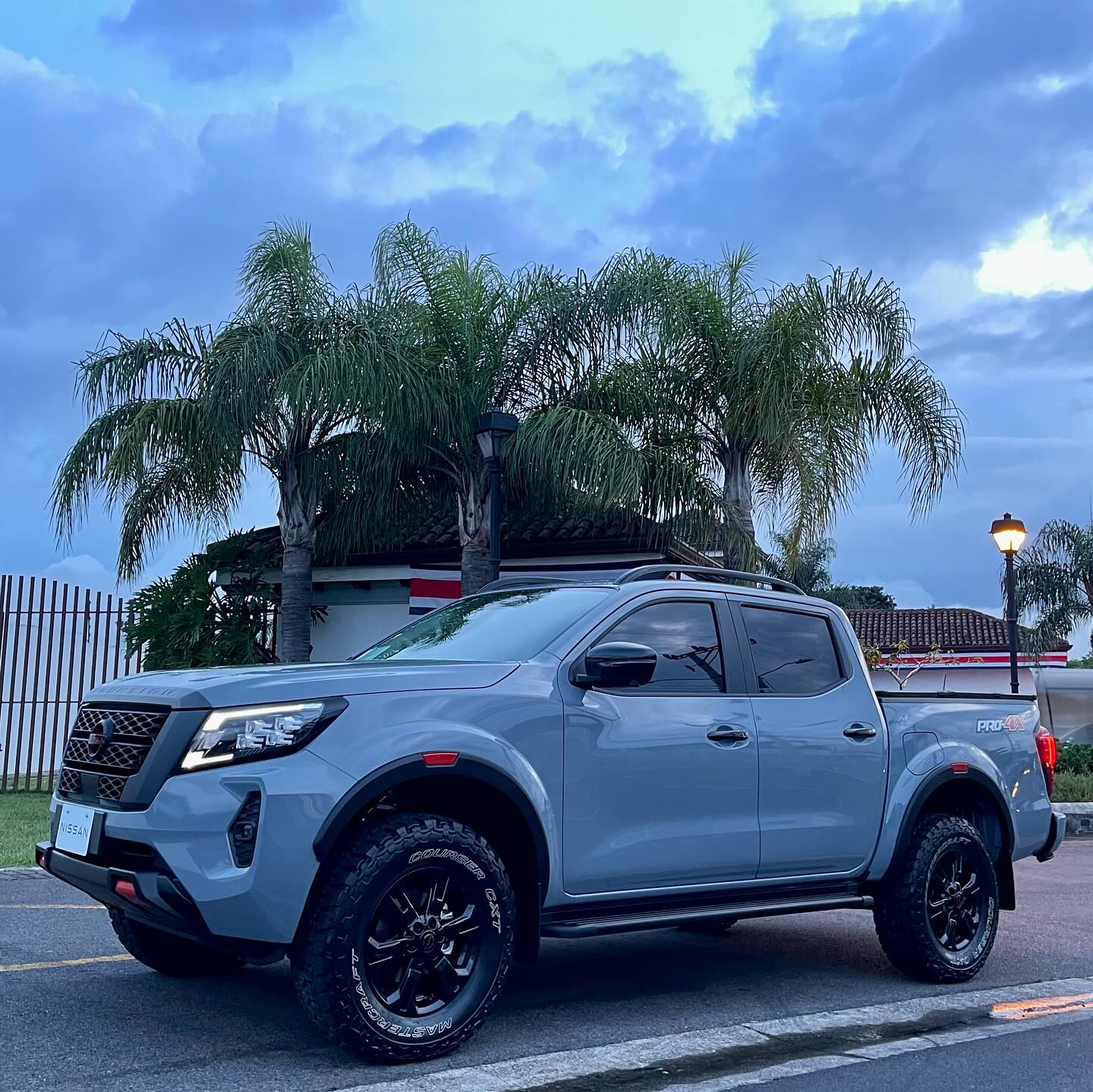 Super Wheels - NISSAN NP300 PRO 4X 2023 🤩 Lo que puede...