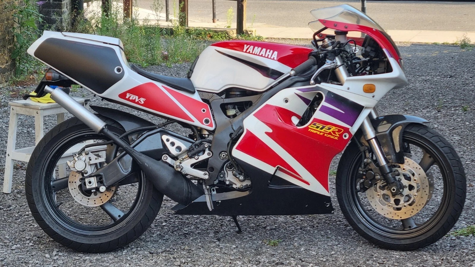 Ad: Yamaha TZR250R 3XV SPR in Marlboro/Biaggi livery On eBay here