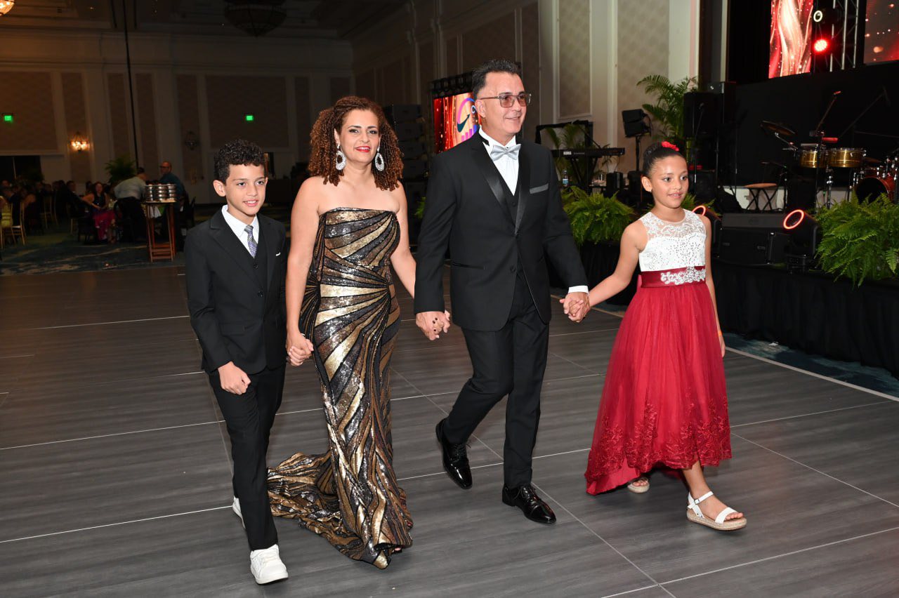 🎉¡El gran momento llegó! 🎊Anoche celebramos nuestra Gran Noche de Gala ...