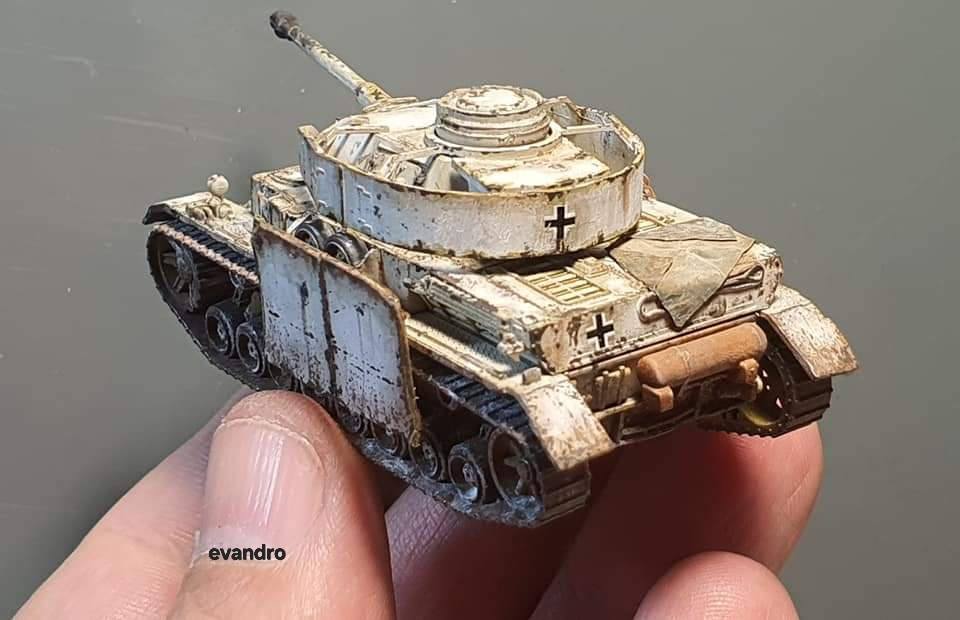 Sharing a 1/9 scale Panzer-Grenadier model, a holy grail item