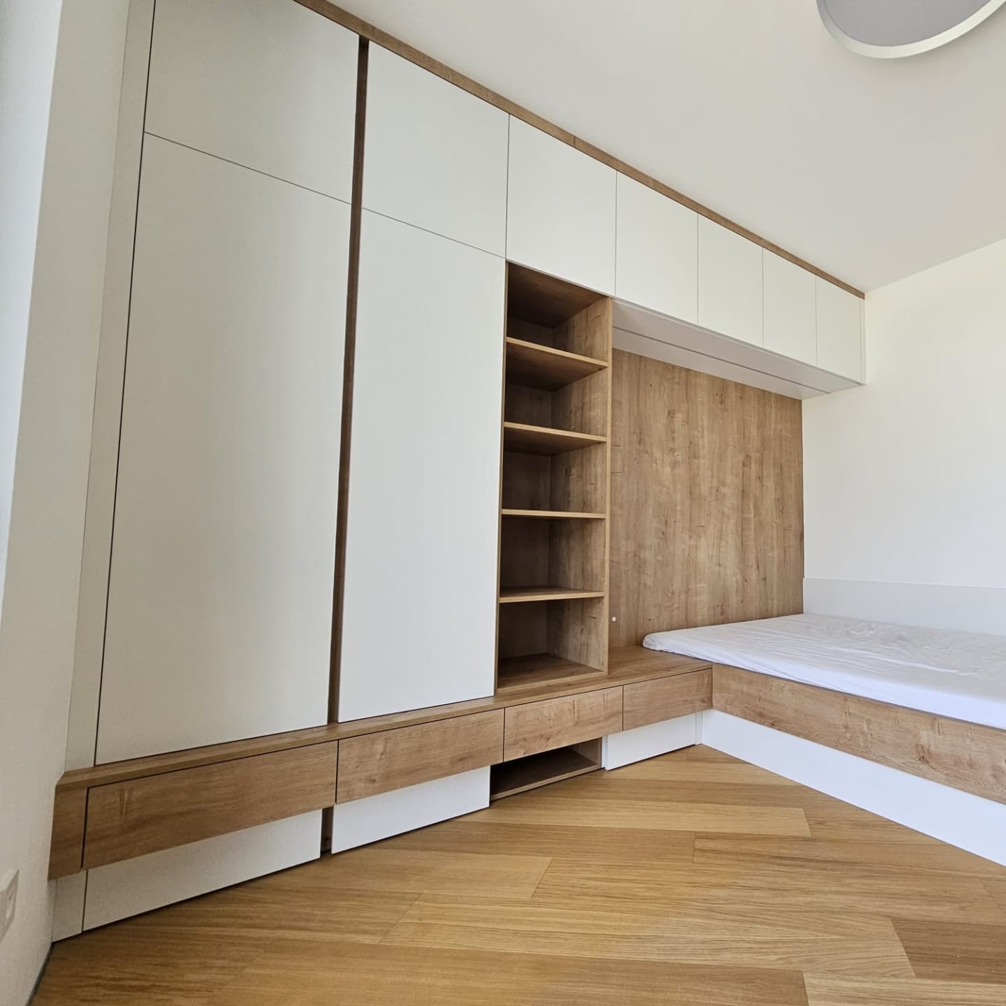 Melos.design.studio - nábytok na mieru