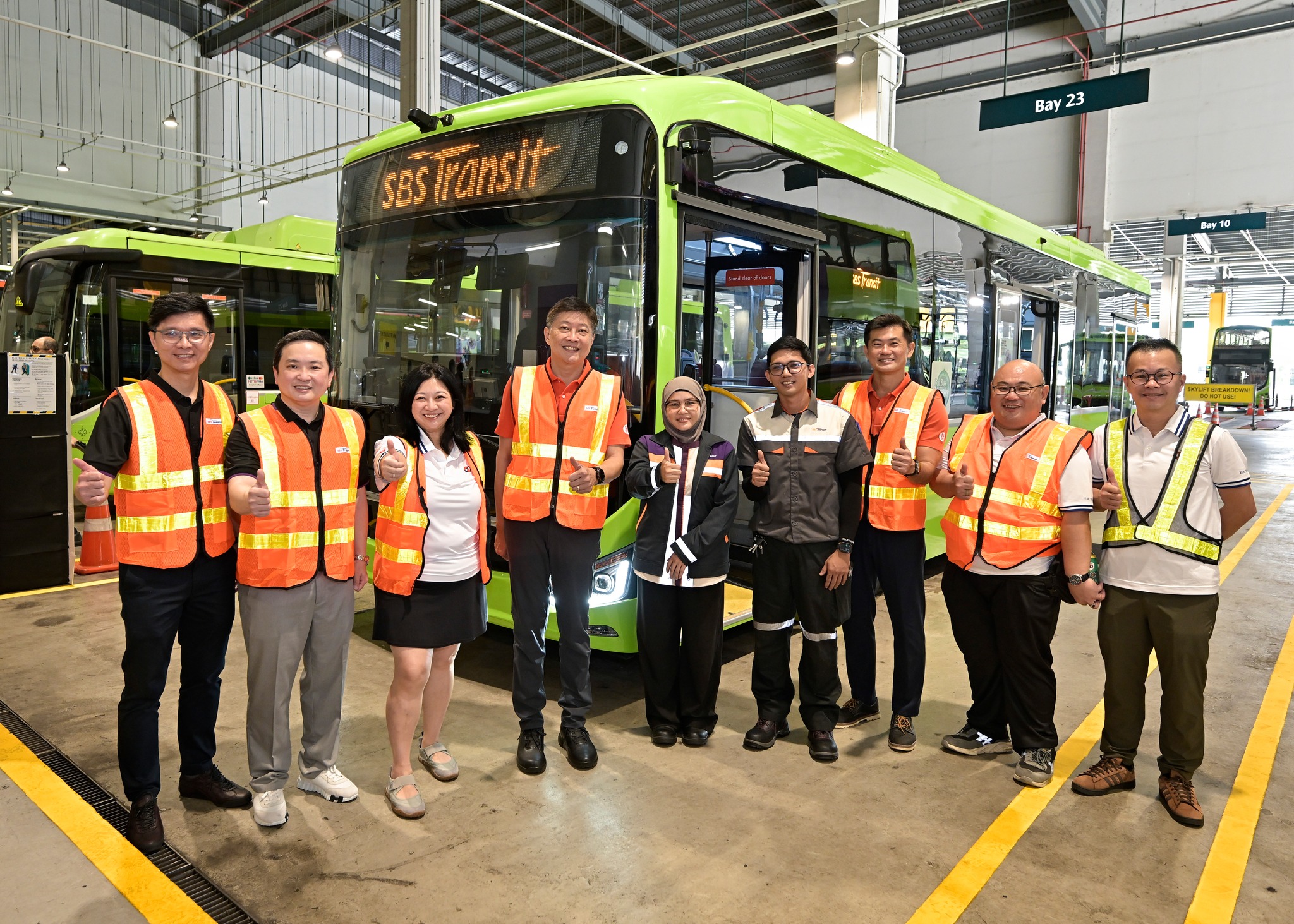 SBS - From left to right: Mr Chia Hee Chen, Head of Bus Engineering ...