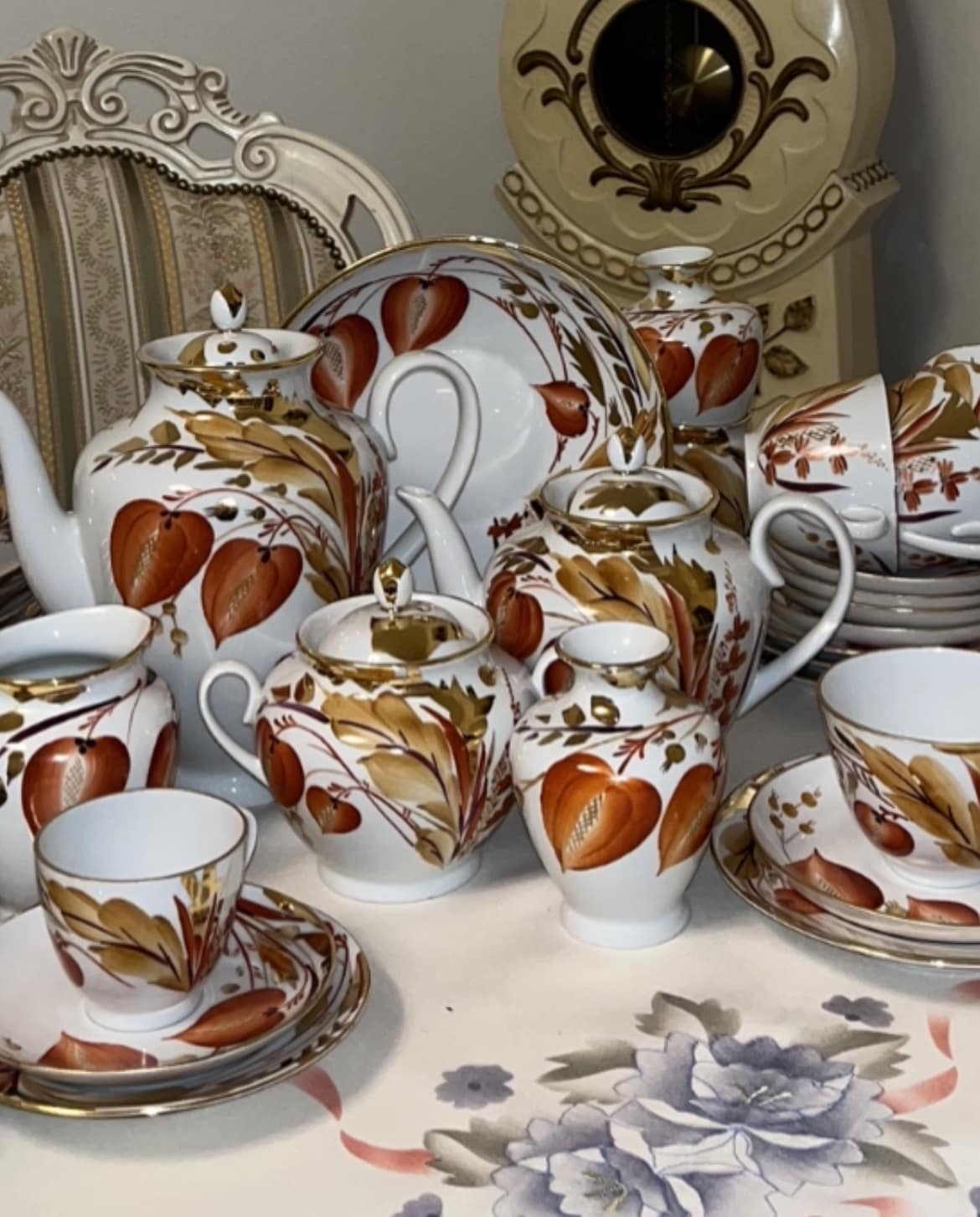 新品　ロシアブルー食器　ポット　1744年作 This is a highly unique and sought-after Russian tea set 'Blue Net