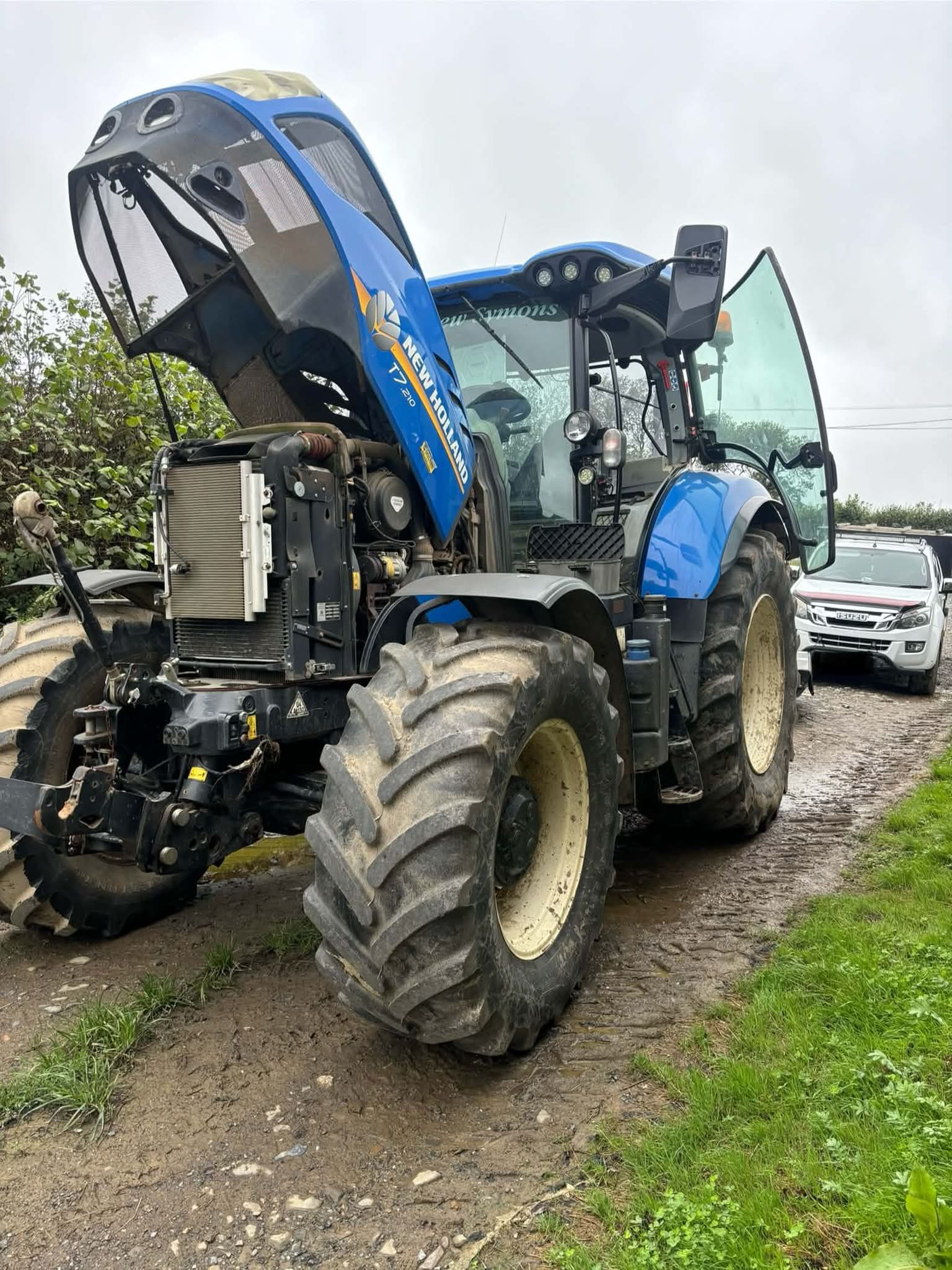 🚜 Busy week! ❇️ In the workshop working on front axle repairs