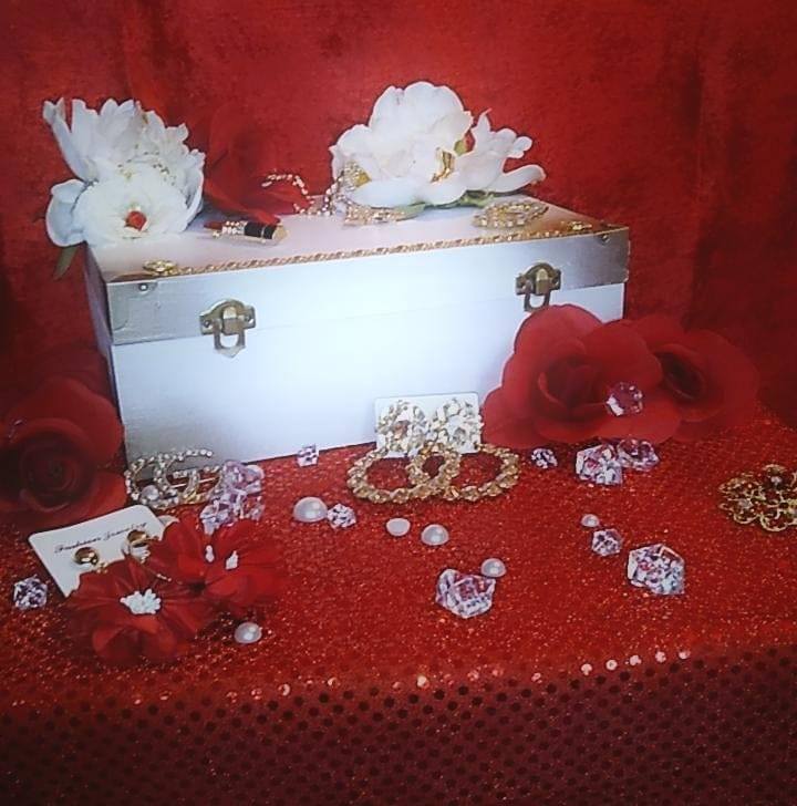 VintageLuxe Boutique